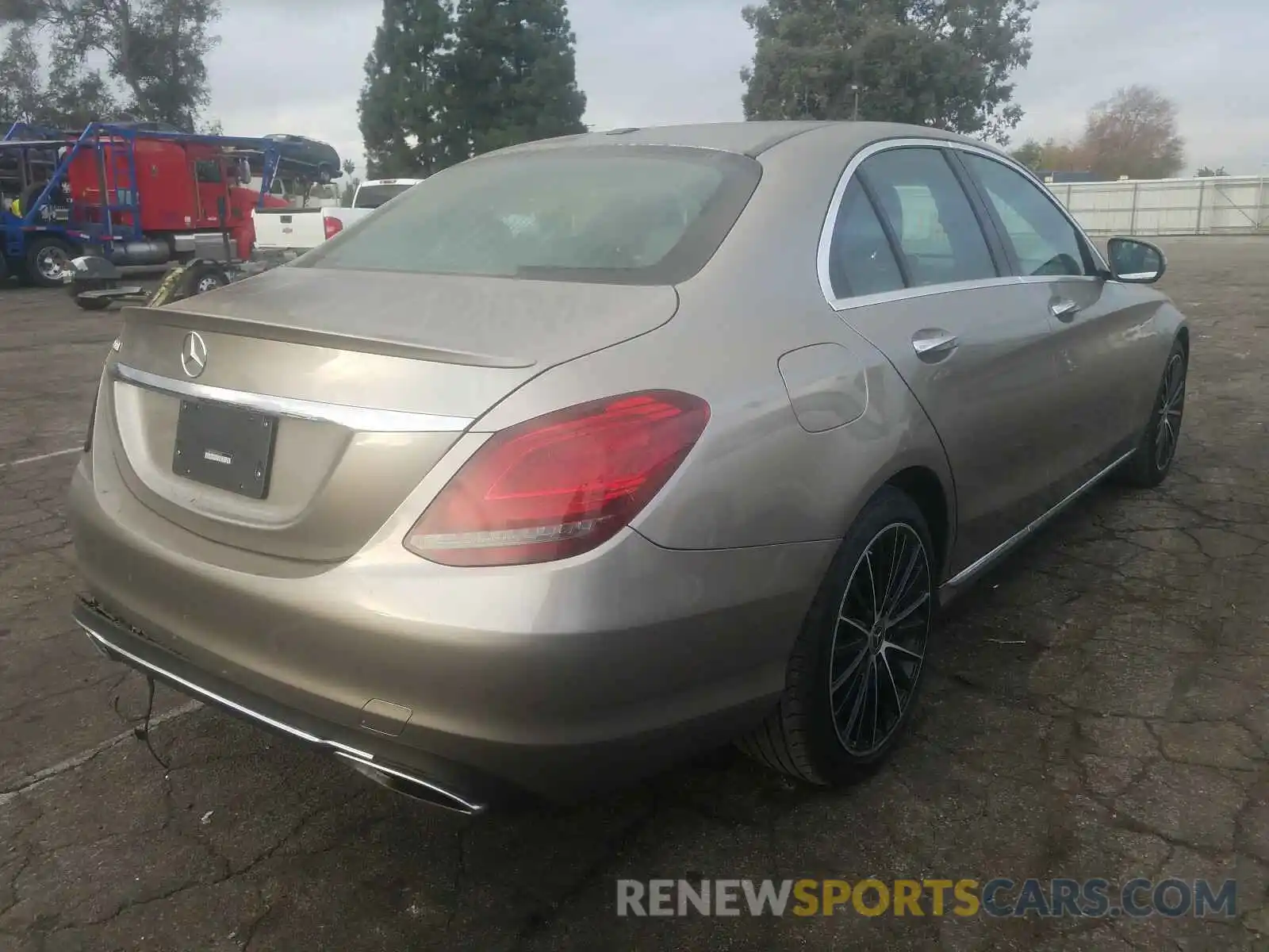 4 Photograph of a damaged car 55SWF8DB4KU306978 MERCEDES-BENZ C CLASS 2019