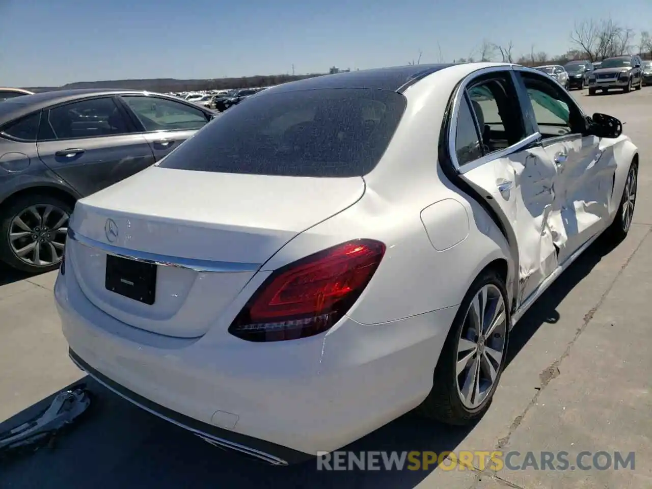 4 Photograph of a damaged car 55SWF8DB4KU311792 MERCEDES-BENZ C-CLASS 2019