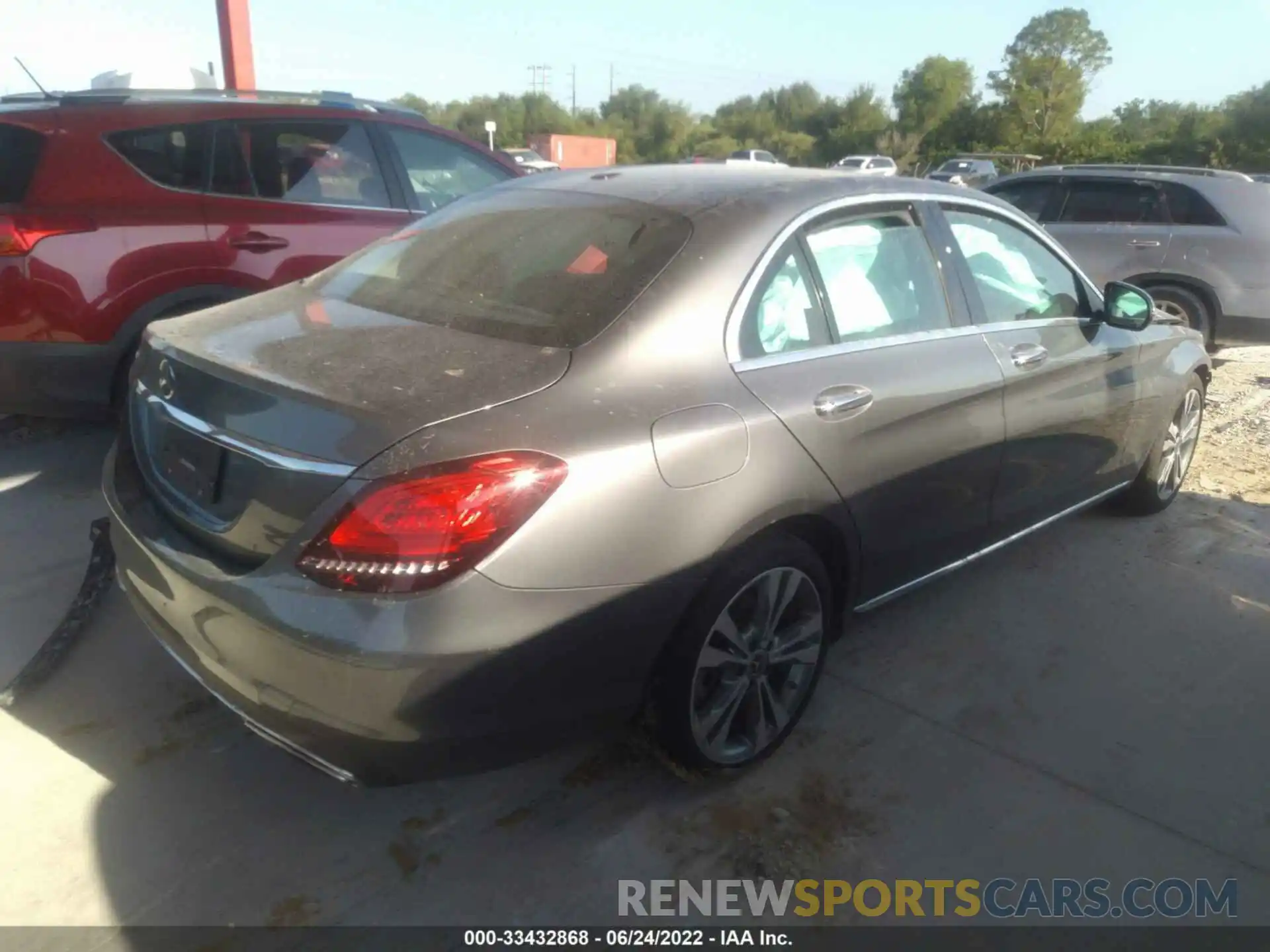 4 Photograph of a damaged car 55SWF8DB4KU317513 MERCEDES-BENZ C-CLASS 2019