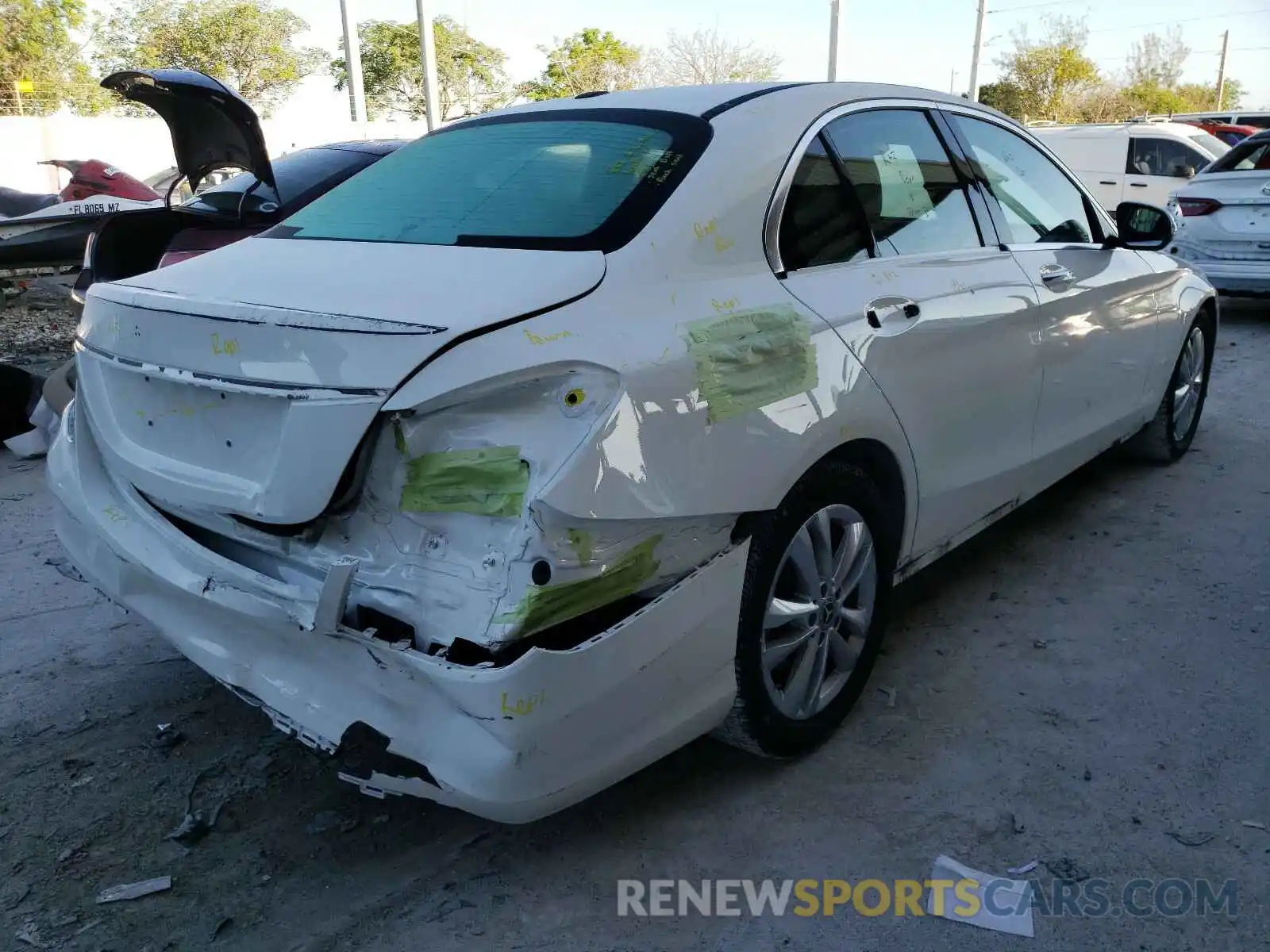 4 Photograph of a damaged car 55SWF8DB5KU283212 MERCEDES-BENZ C CLASS 2019