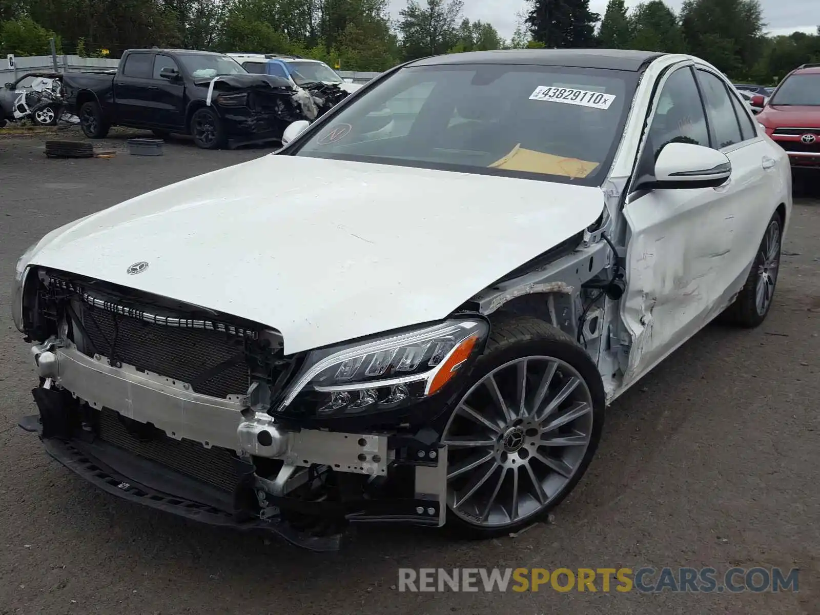 2 Photograph of a damaged car 55SWF8DB5KU286093 MERCEDES-BENZ C CLASS 2019