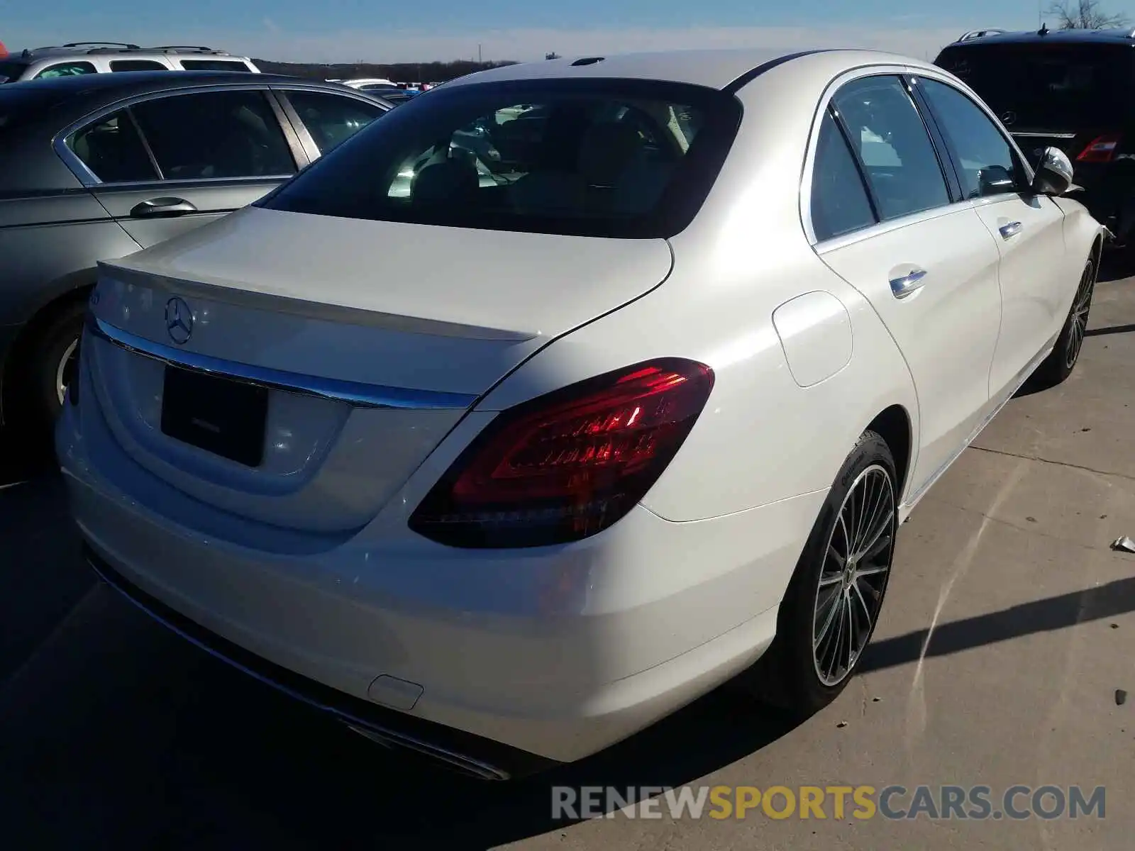 4 Photograph of a damaged car 55SWF8DB5KU288006 MERCEDES-BENZ C CLASS 2019