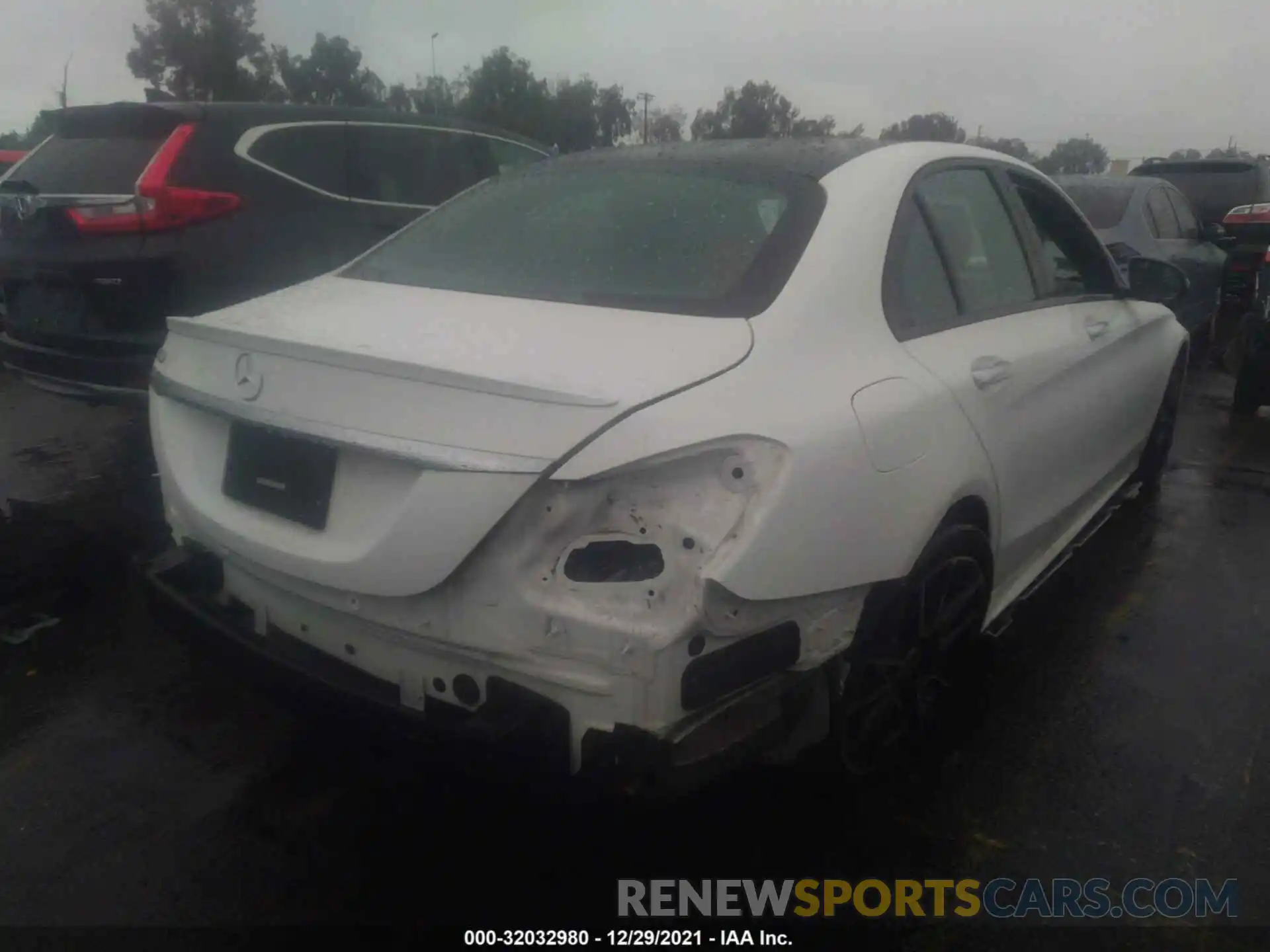 4 Photograph of a damaged car 55SWF8DB5KU297692 MERCEDES-BENZ C-CLASS 2019