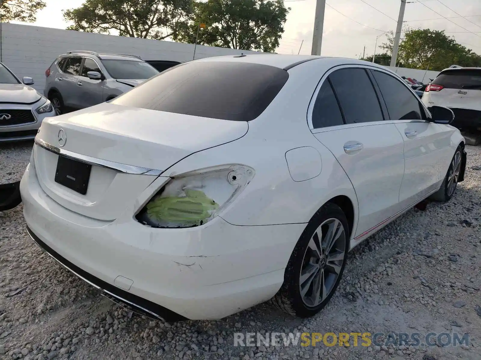 4 Photograph of a damaged car 55SWF8DB5KU297904 MERCEDES-BENZ C-CLASS 2019