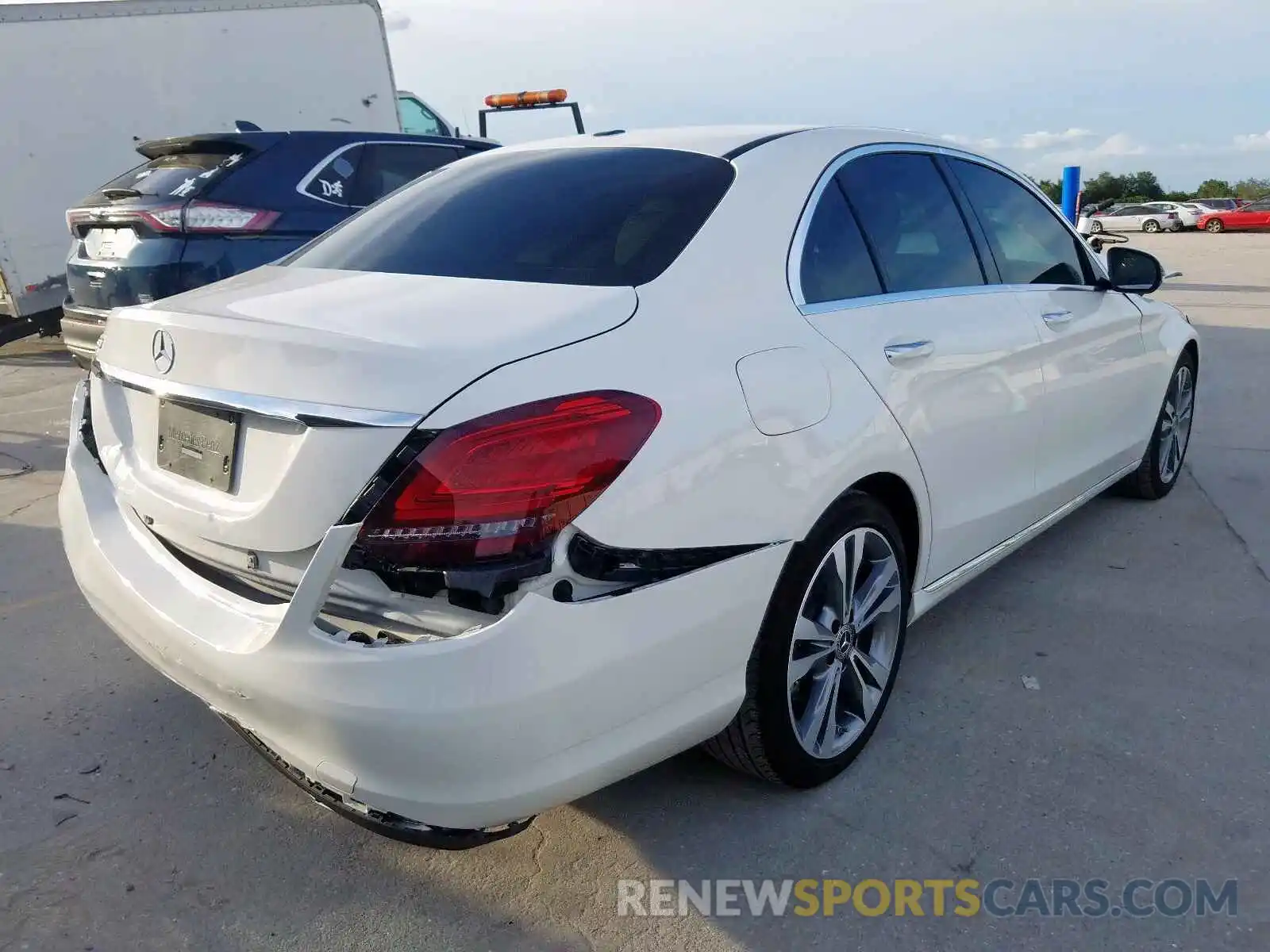 4 Photograph of a damaged car 55SWF8DB5KU298485 MERCEDES-BENZ C CLASS 2019