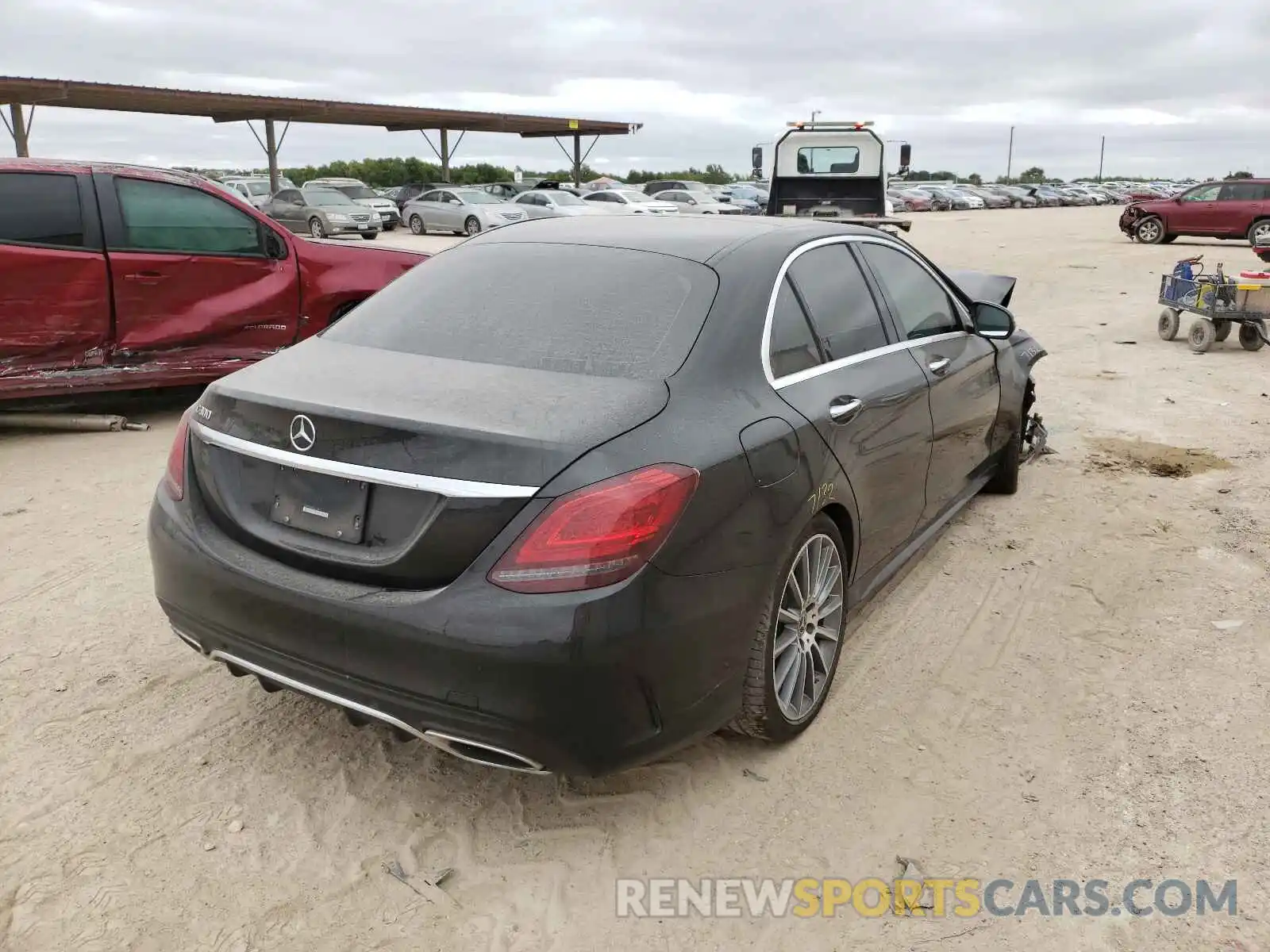 4 Photograph of a damaged car 55SWF8DB5KU301580 MERCEDES-BENZ C-CLASS 2019