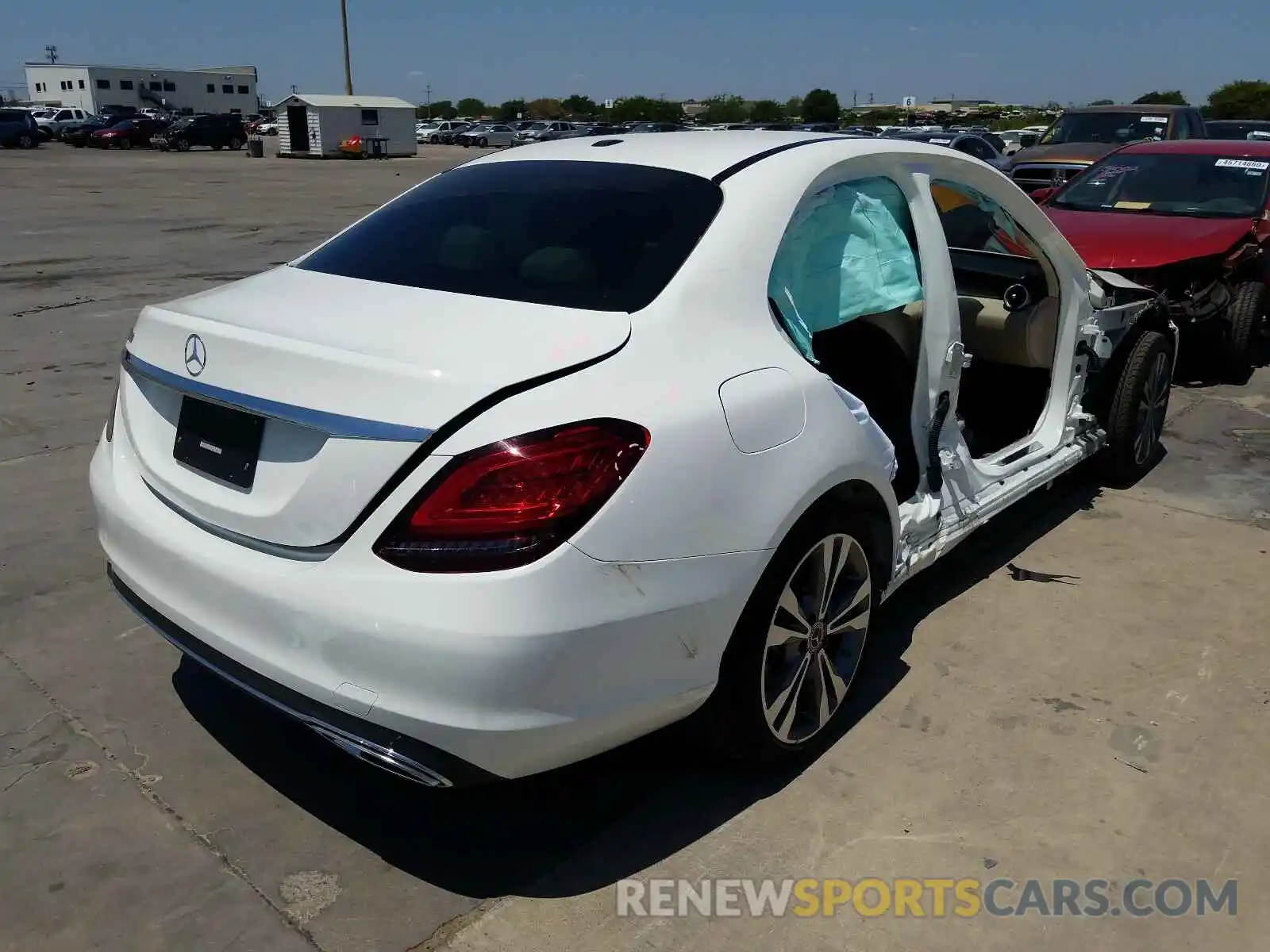 4 Photograph of a damaged car 55SWF8DB5KU301854 MERCEDES-BENZ C CLASS 2019