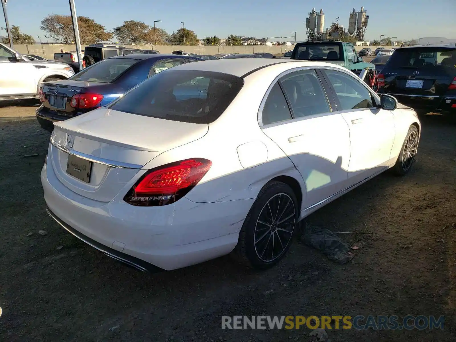 4 Photograph of a damaged car 55SWF8DB5KU304527 MERCEDES-BENZ C CLASS 2019