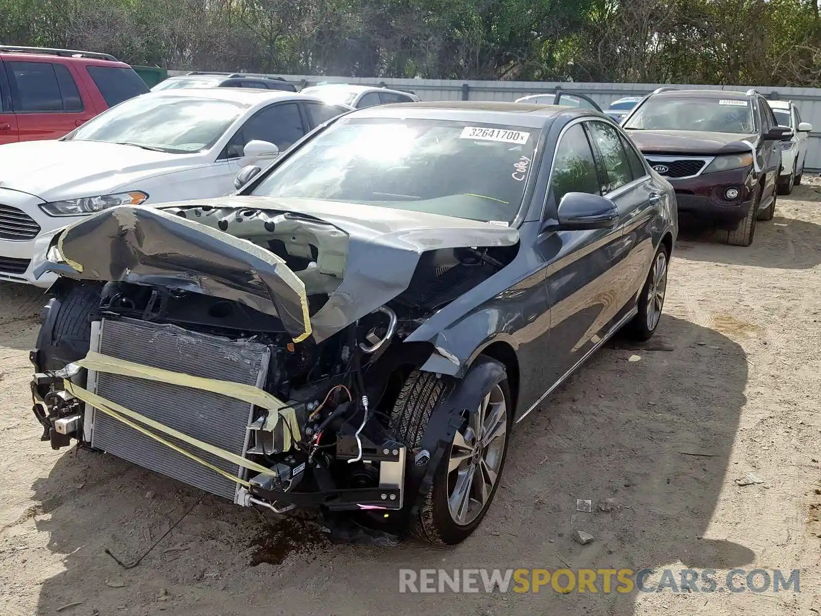 2 Photograph of a damaged car 55SWF8DB6KU286118 MERCEDES-BENZ C CLASS 2019