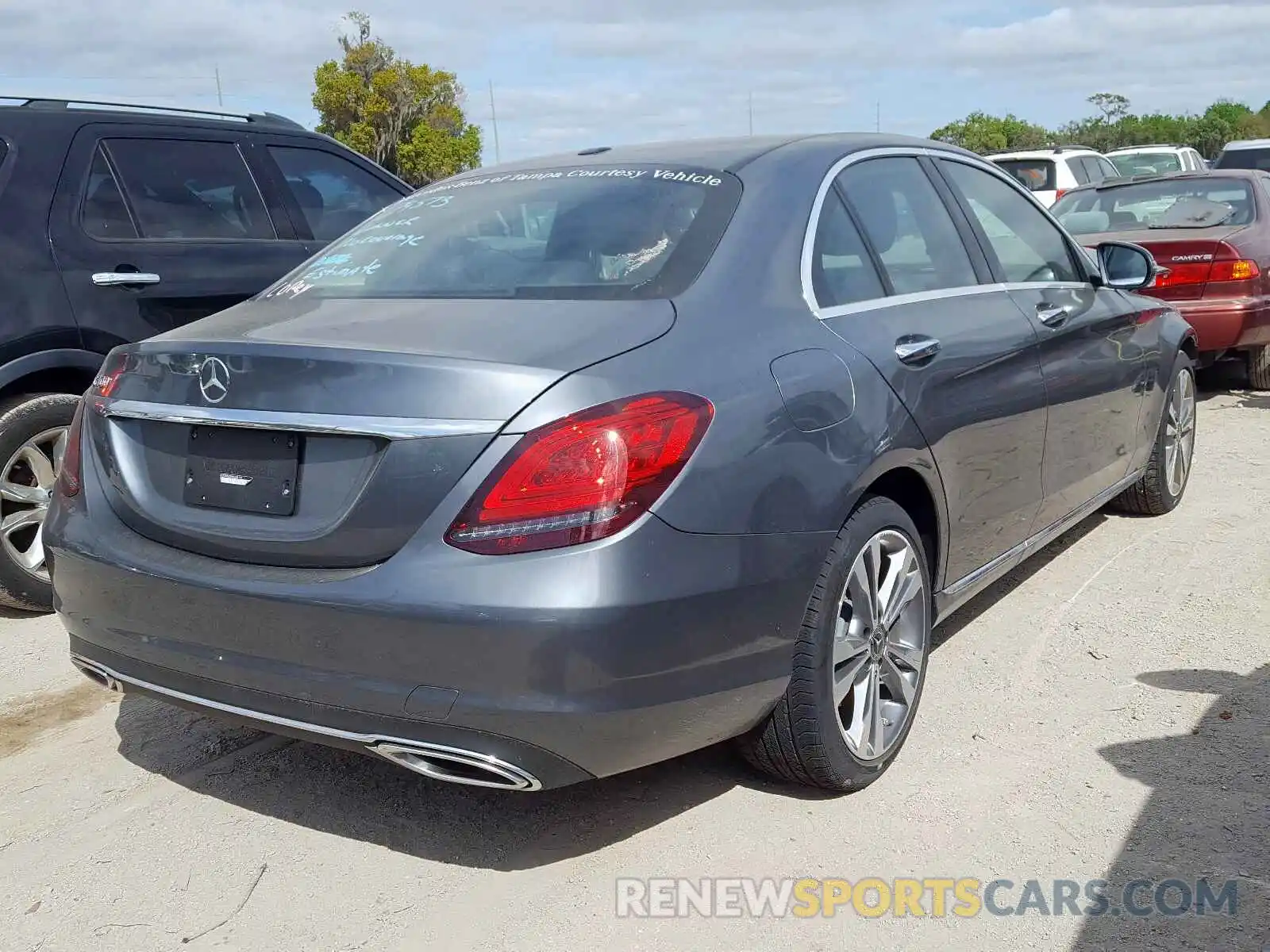 4 Photograph of a damaged car 55SWF8DB6KU286118 MERCEDES-BENZ C CLASS 2019