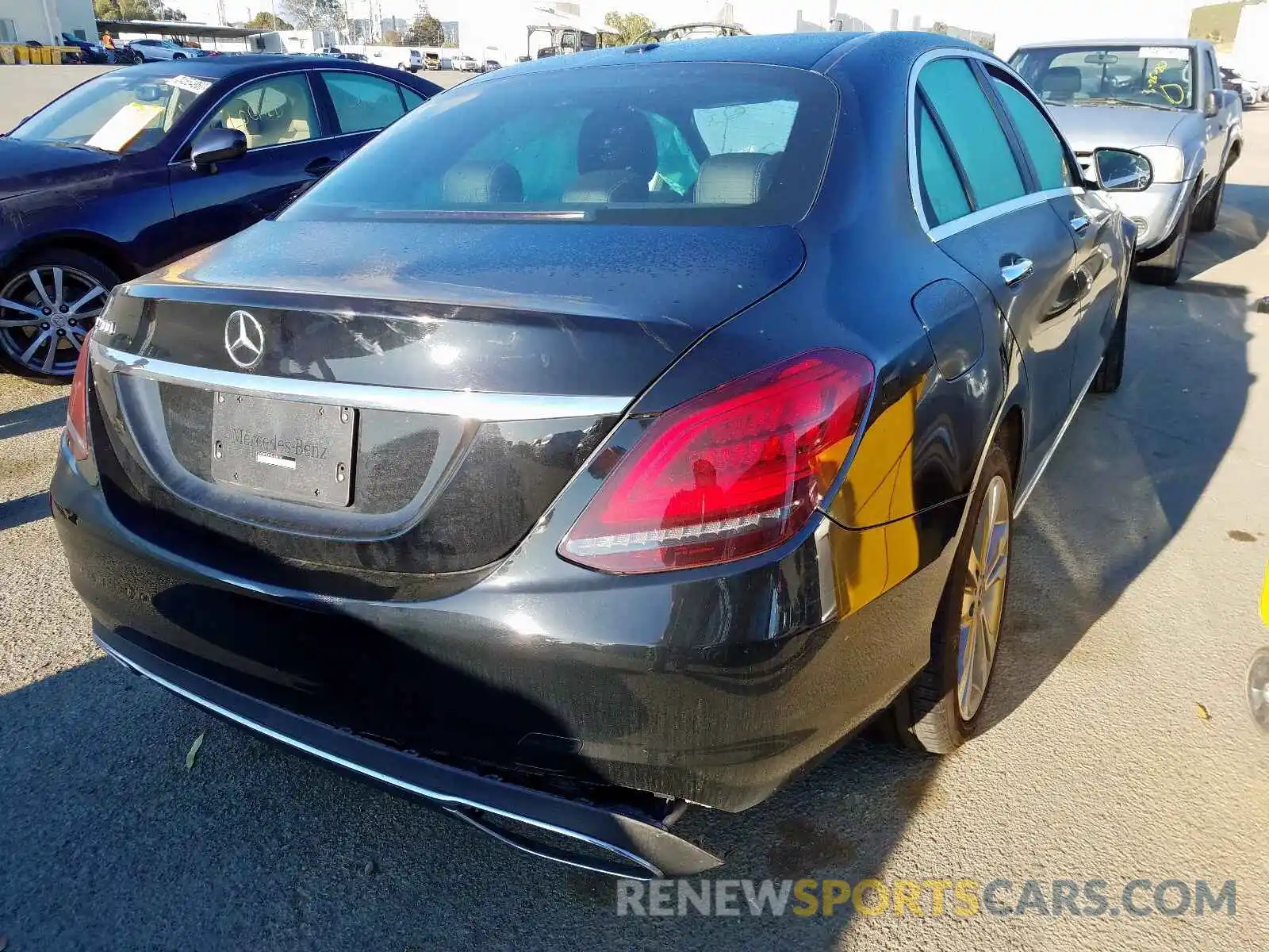 4 Photograph of a damaged car 55SWF8DB6KU288161 MERCEDES-BENZ C CLASS 2019