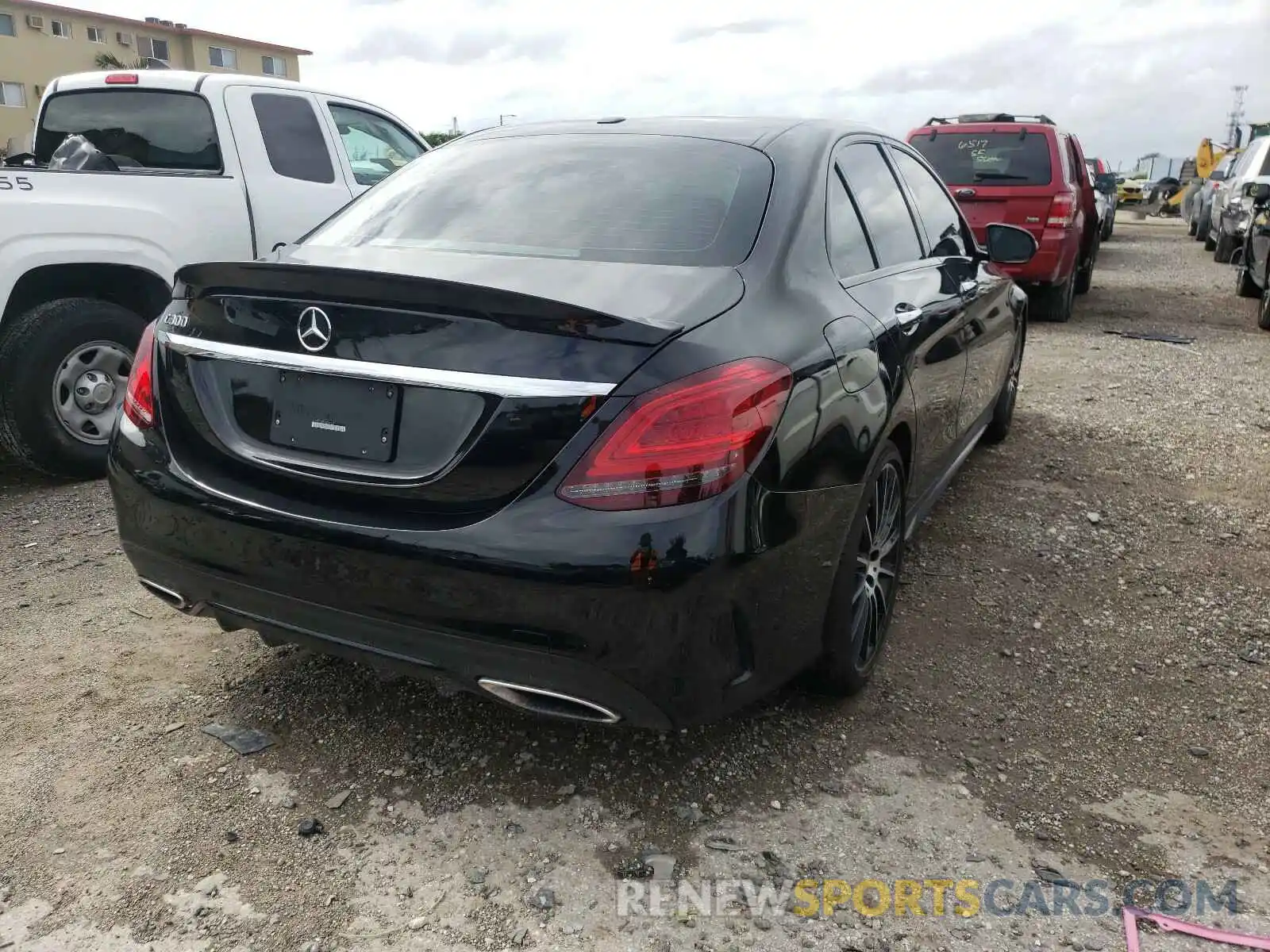 4 Photograph of a damaged car 55SWF8DB6KU294218 MERCEDES-BENZ C CLASS 2019