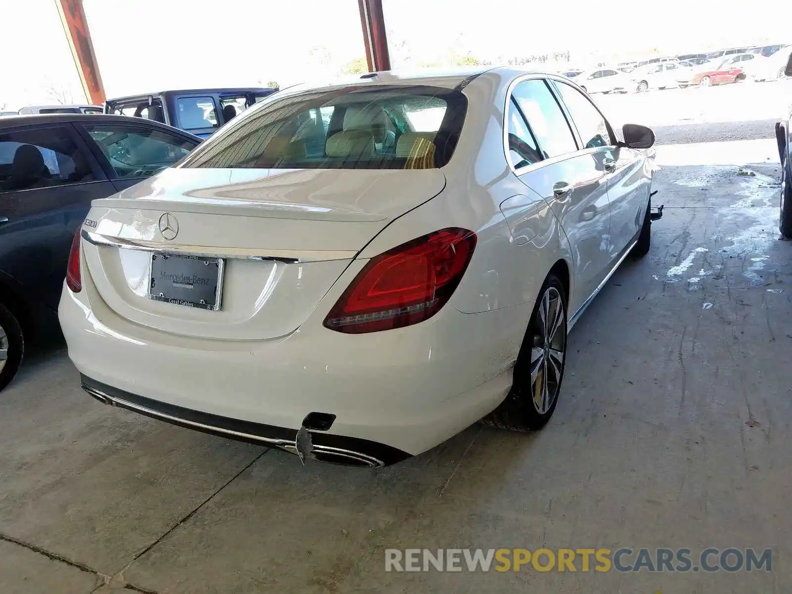 4 Photograph of a damaged car 55SWF8DB6KU295434 MERCEDES-BENZ C CLASS 2019