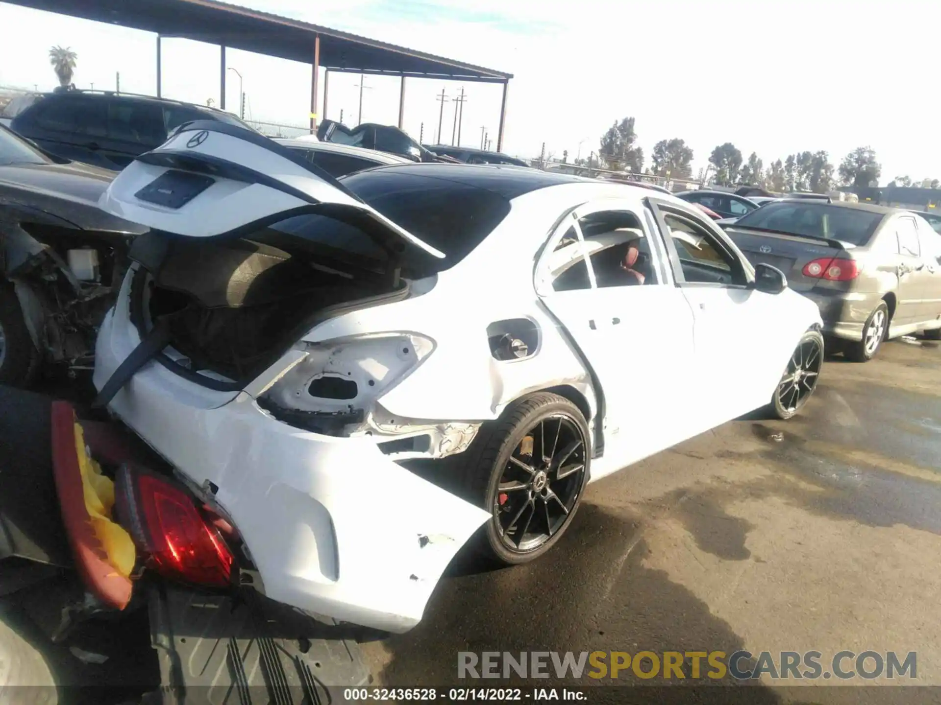 4 Photograph of a damaged car 55SWF8DB6KU298480 MERCEDES-BENZ C-CLASS 2019