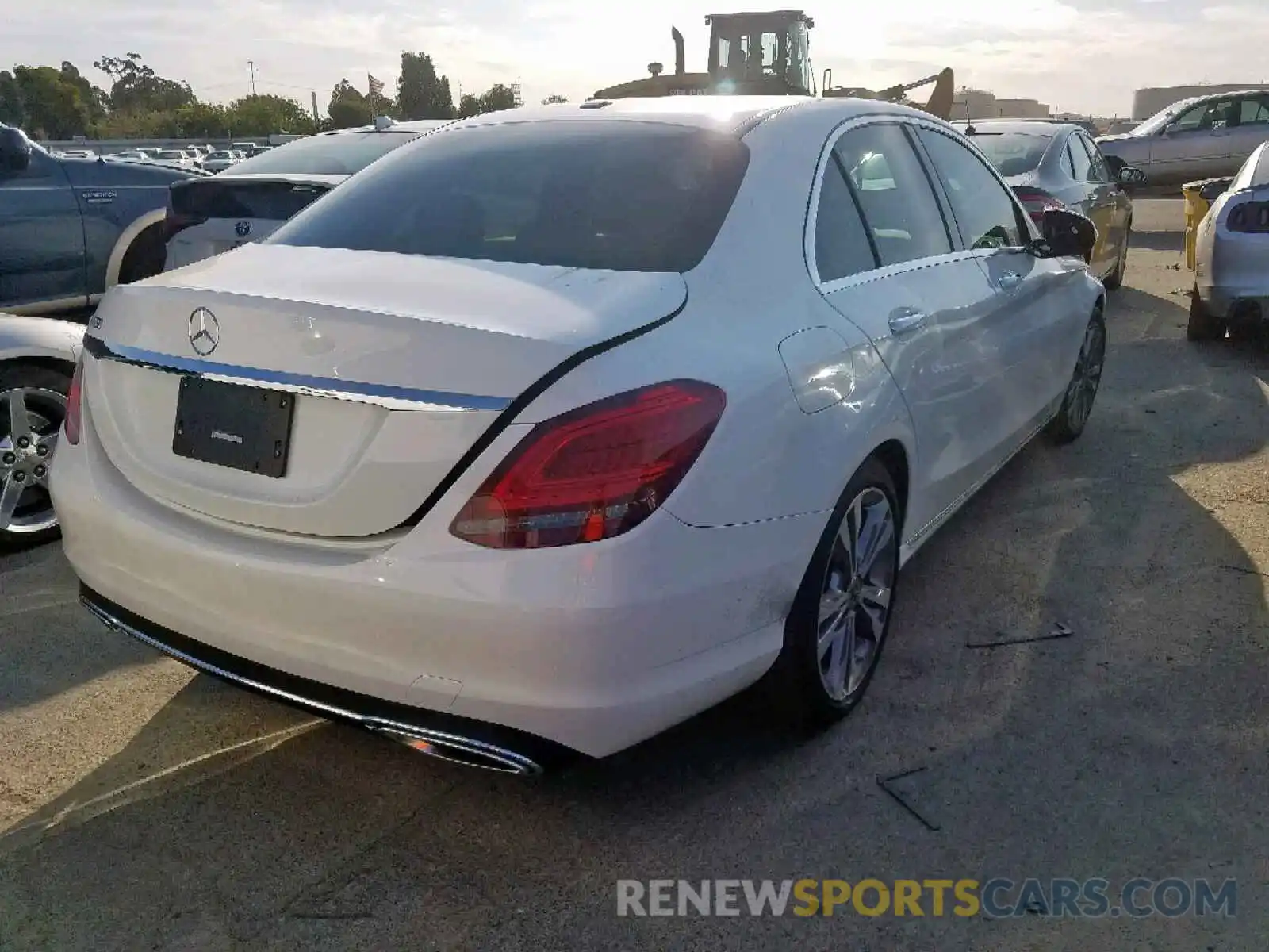 4 Photograph of a damaged car 55SWF8DB6KU298723 MERCEDES-BENZ C CLASS 2019