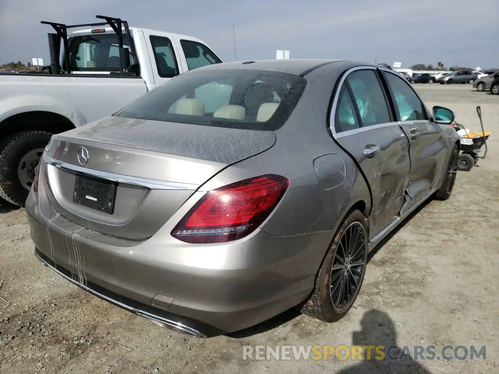 4 Photograph of a damaged car 55SWF8DB6KU301734 MERCEDES-BENZ C CLASS 2019