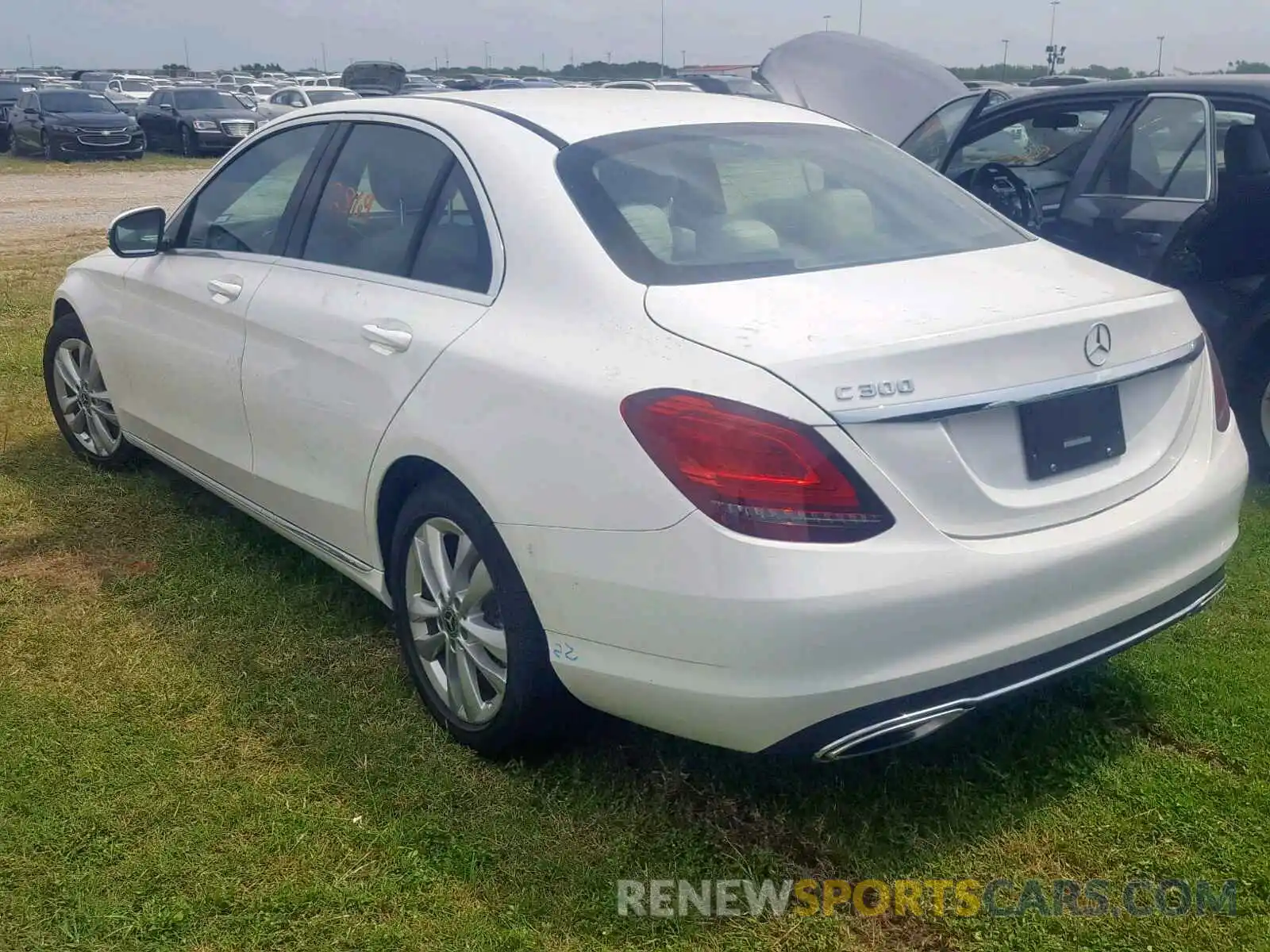 3 Photograph of a damaged car 55SWF8DB6KU306352 MERCEDES-BENZ C CLASS 2019