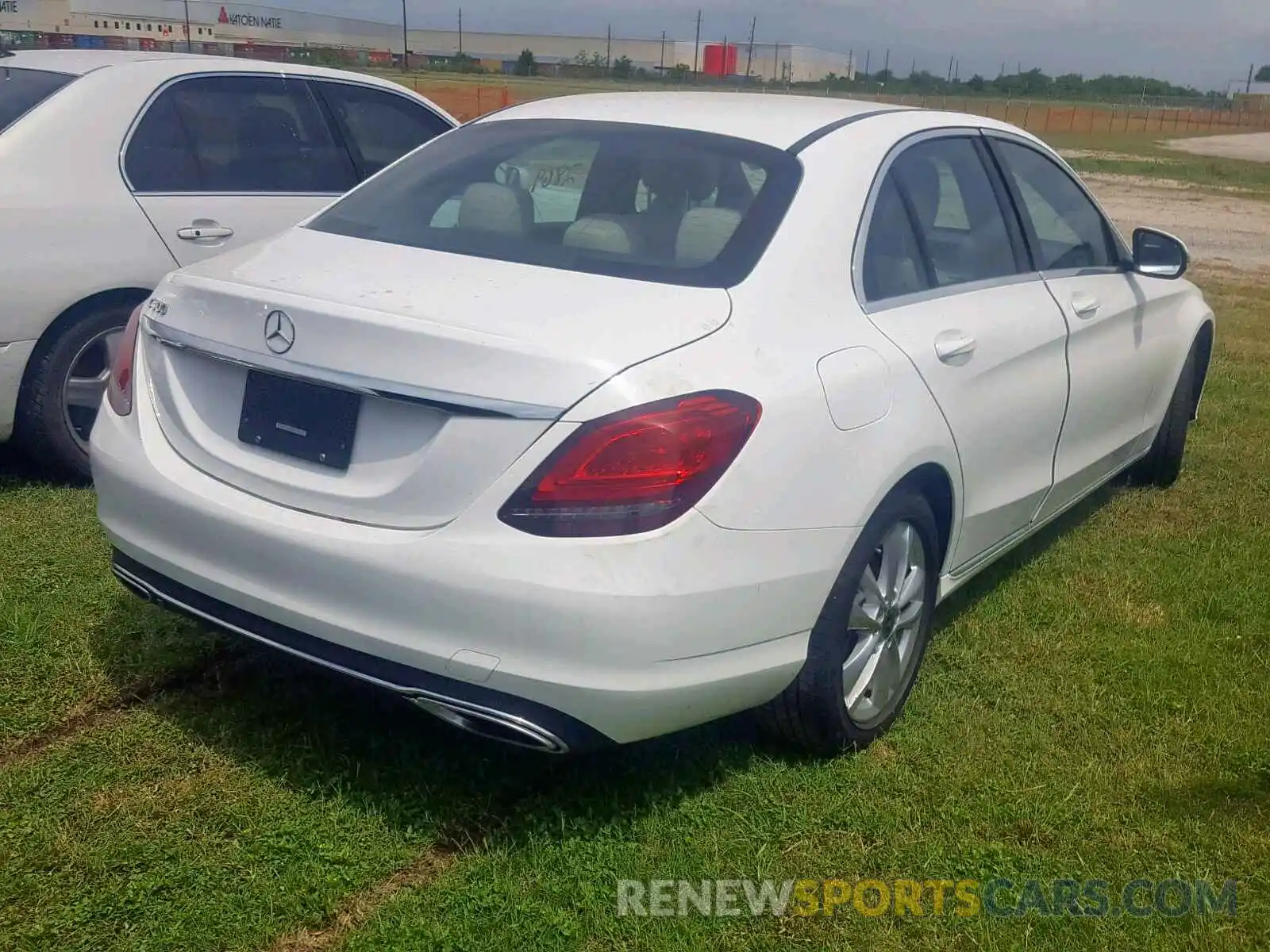 4 Photograph of a damaged car 55SWF8DB6KU306352 MERCEDES-BENZ C CLASS 2019