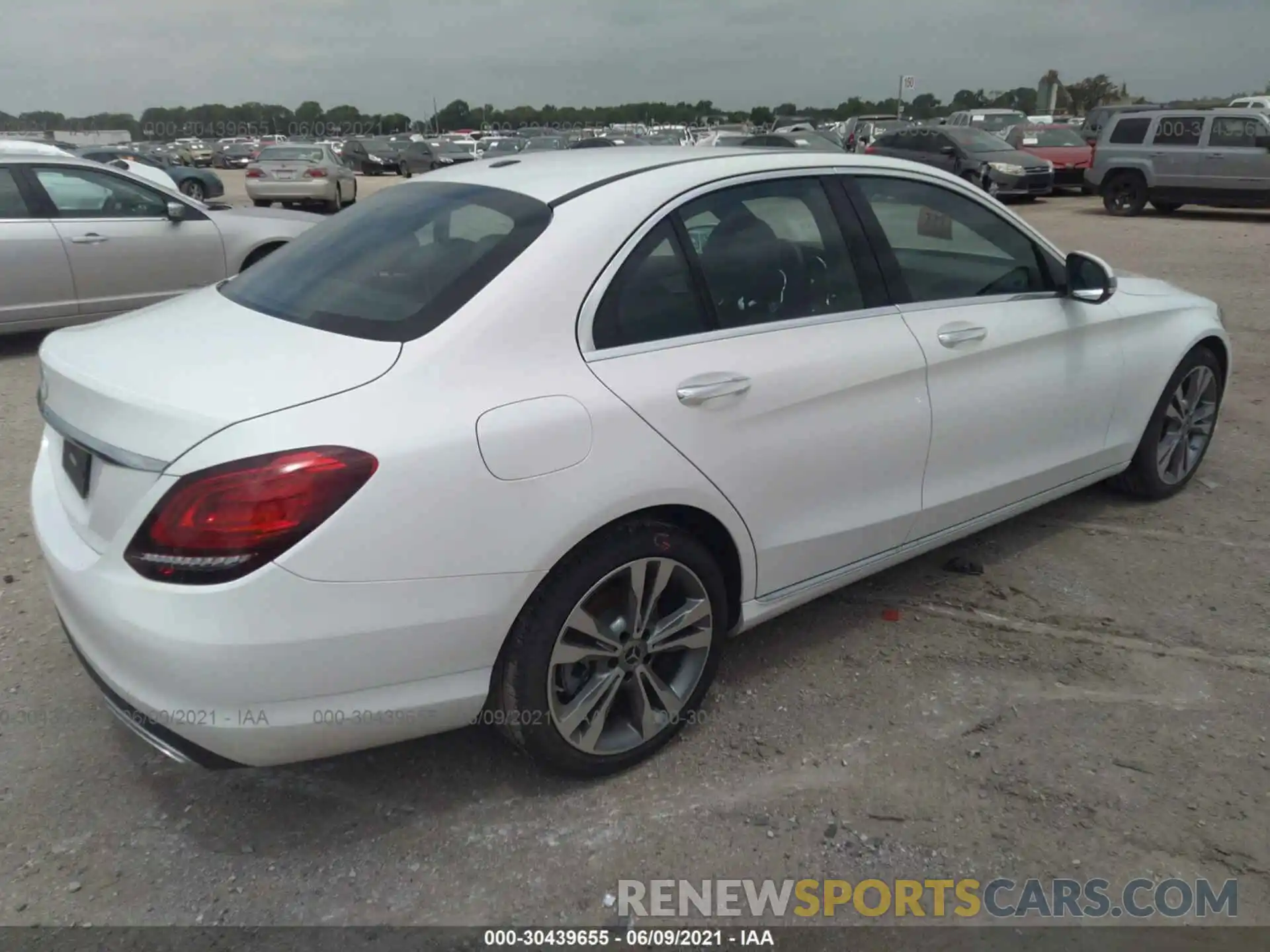 4 Photograph of a damaged car 55SWF8DB6KU314497 MERCEDES-BENZ C-CLASS 2019