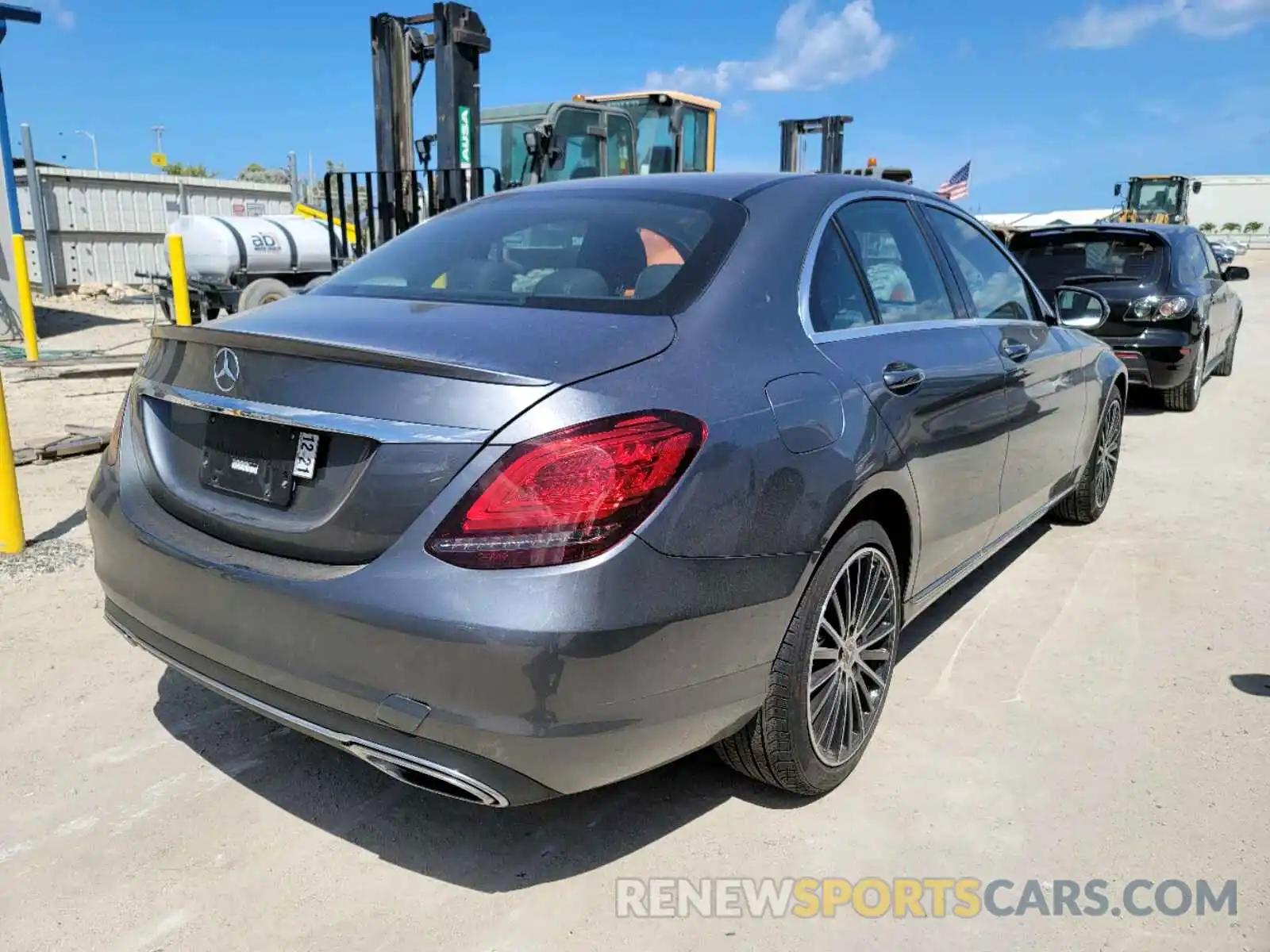 4 Photograph of a damaged car 55SWF8DB7KU286306 MERCEDES-BENZ C CLASS 2019