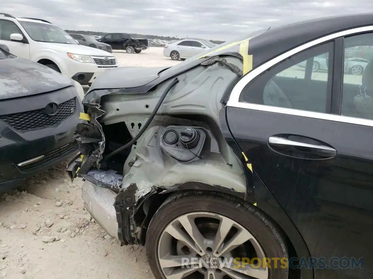 9 Photograph of a damaged car 55SWF8DB7KU288105 MERCEDES-BENZ C-CLASS 2019