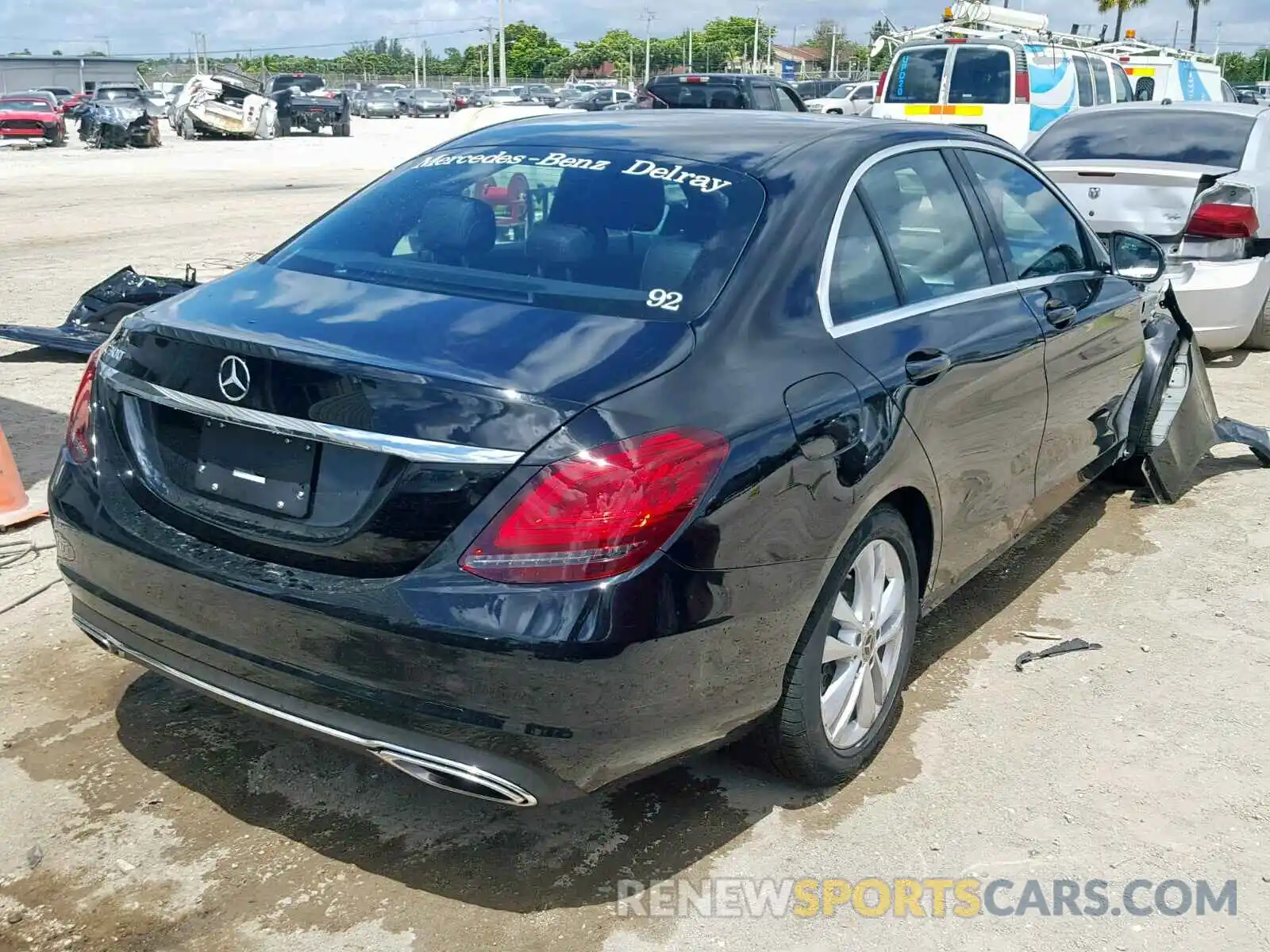 4 Photograph of a damaged car 55SWF8DB7KU295300 MERCEDES-BENZ C CLASS 2019