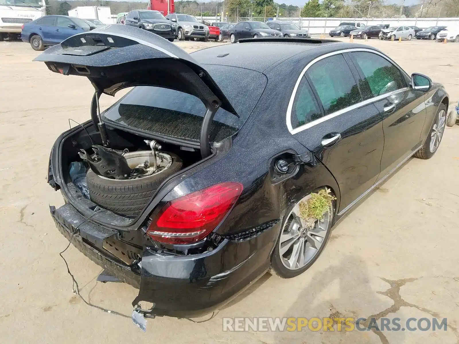 4 Photograph of a damaged car 55SWF8DB7KU311415 MERCEDES-BENZ C CLASS 2019