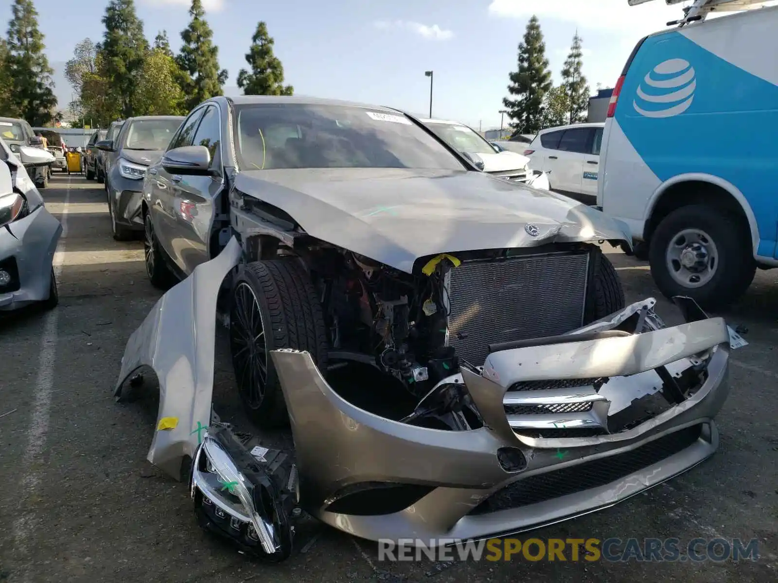 1 Фотография поврежденного автомобиля 55SWF8DB7KU315402 MERCEDES-BENZ C CLASS 2019