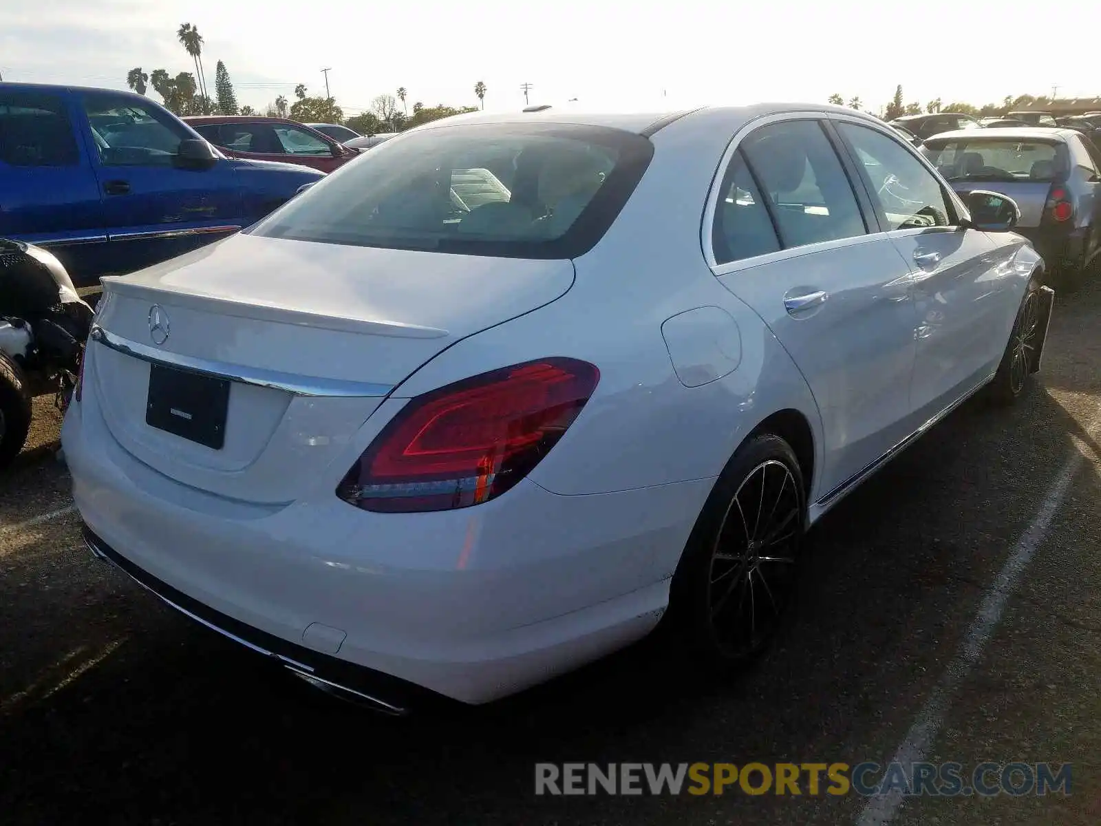 4 Photograph of a damaged car 55SWF8DB8KU294270 MERCEDES-BENZ C CLASS 2019