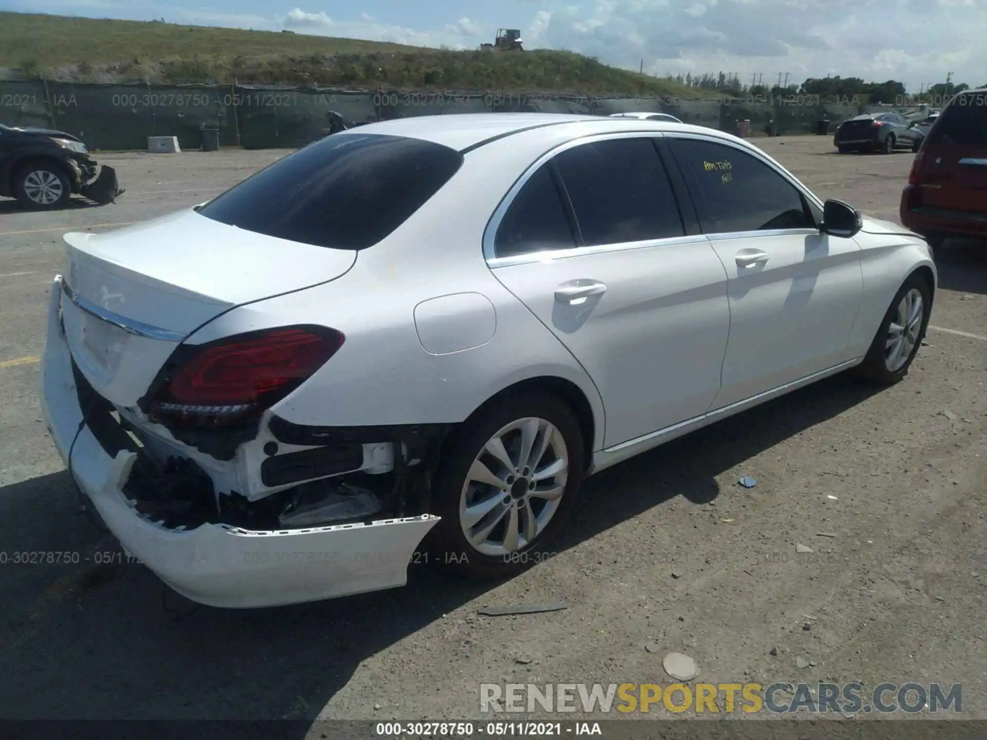 4 Photograph of a damaged car 55SWF8DB8KU294320 MERCEDES-BENZ C-CLASS 2019