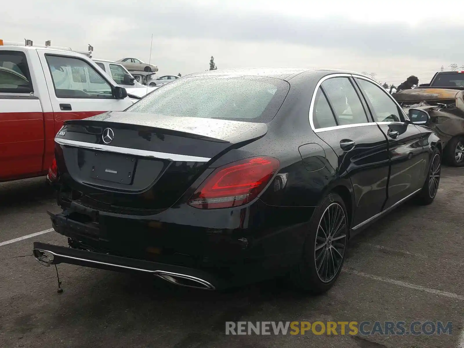 4 Photograph of a damaged car 55SWF8DB8KU295418 MERCEDES-BENZ C CLASS 2019