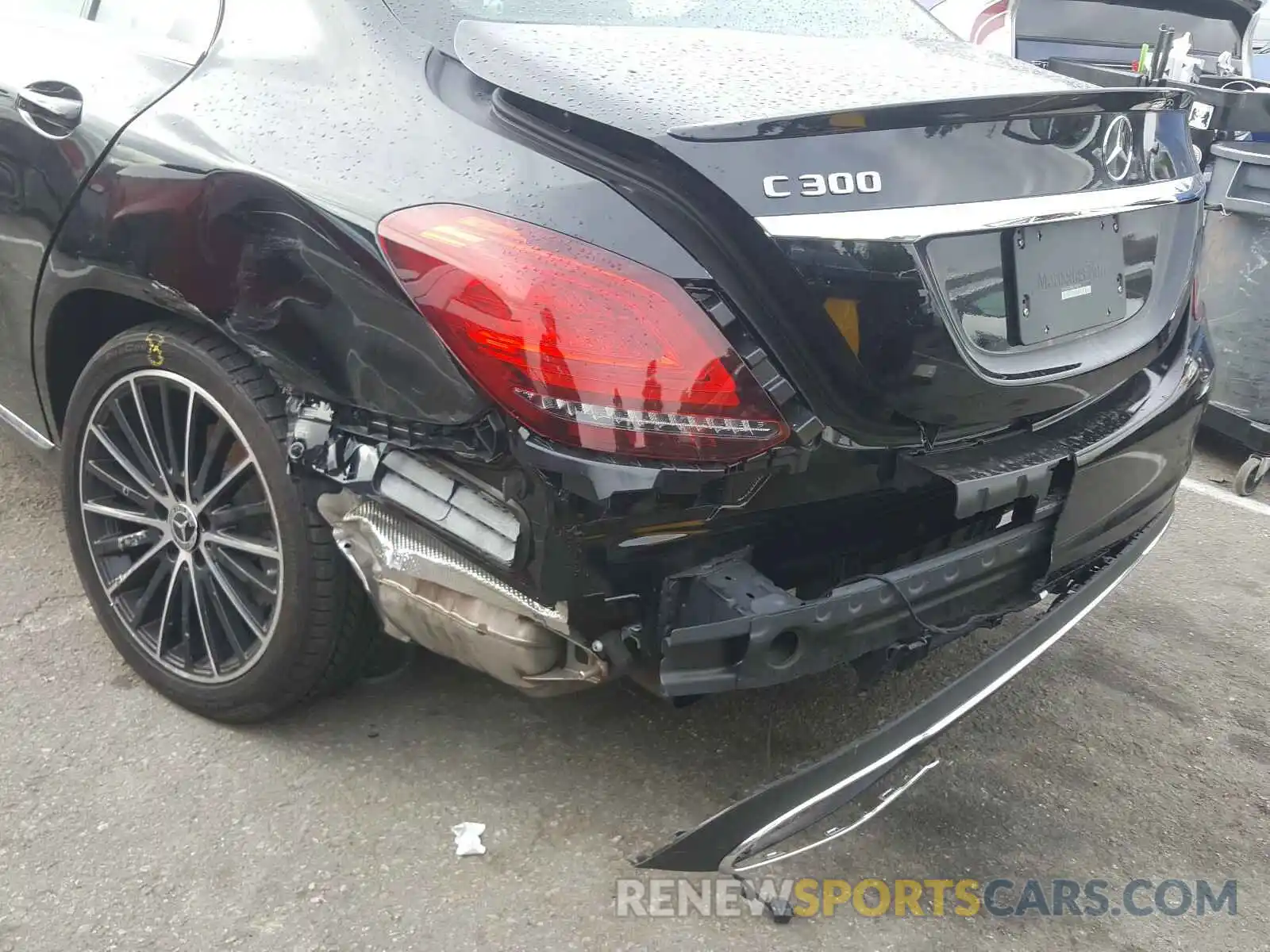 9 Photograph of a damaged car 55SWF8DB8KU295418 MERCEDES-BENZ C CLASS 2019