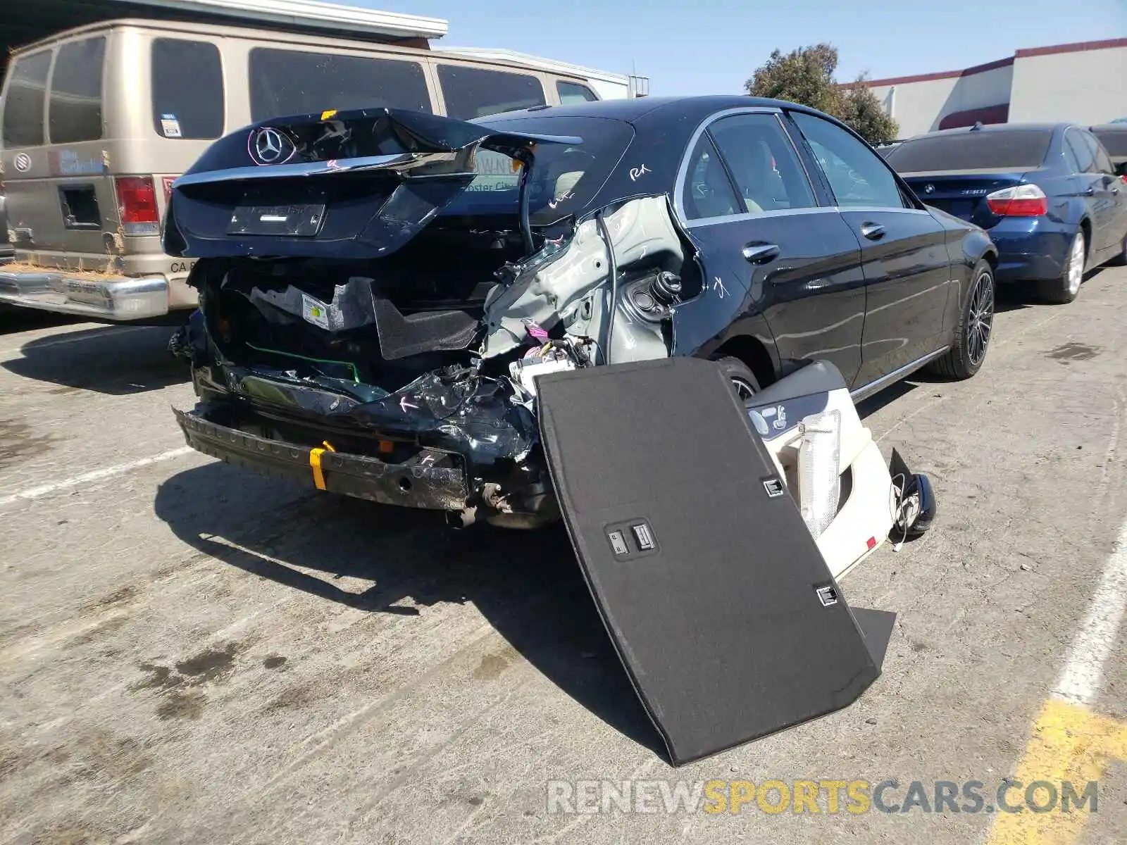 4 Photograph of a damaged car 55SWF8DB8KU298352 MERCEDES-BENZ C-CLASS 2019