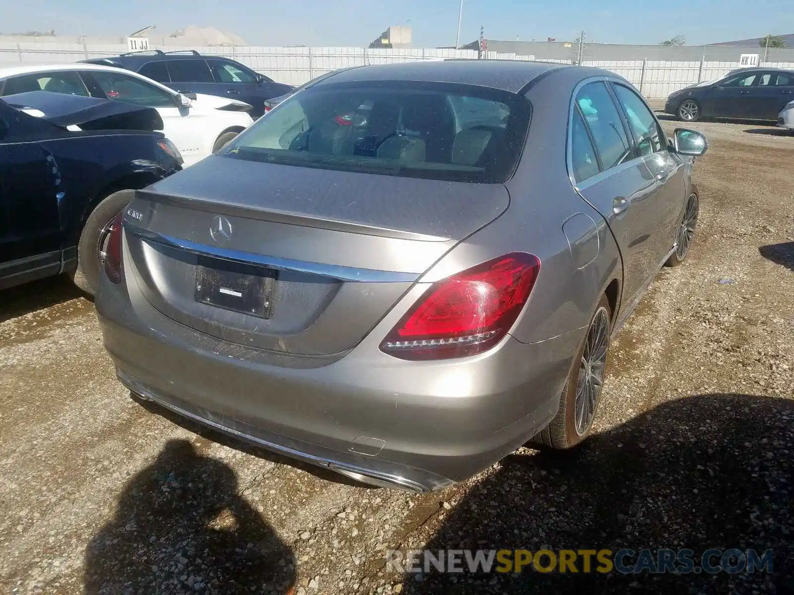 4 Photograph of a damaged car 55SWF8DB8KU299811 MERCEDES-BENZ C CLASS 2019