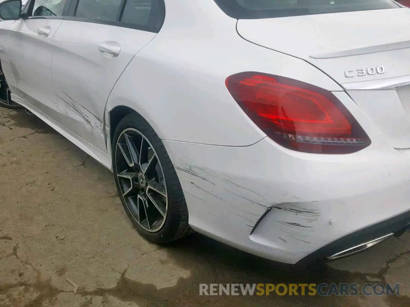 9 Photograph of a damaged car 55SWF8DB8KU300679 MERCEDES-BENZ C CLASS 2019