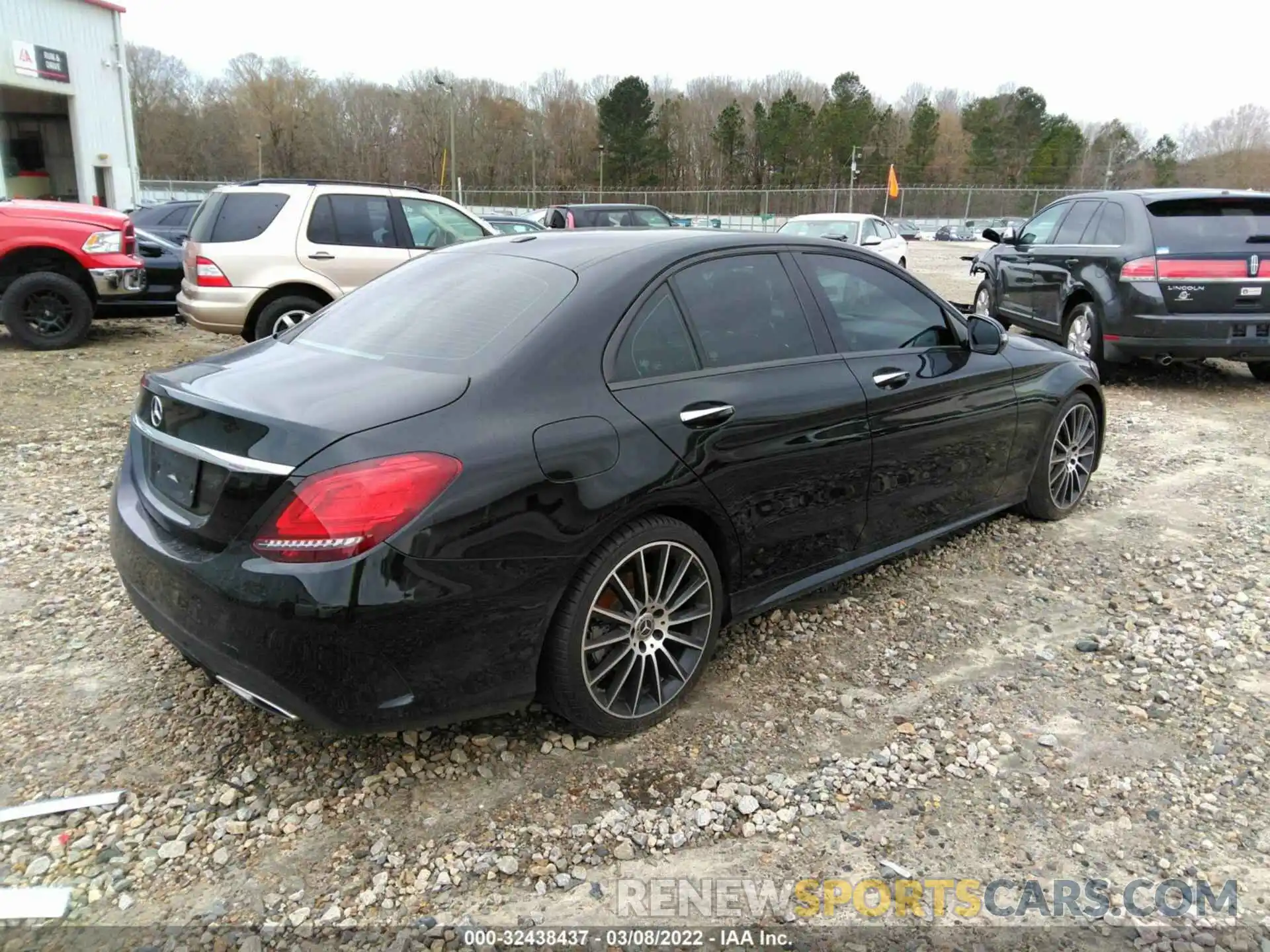 4 Photograph of a damaged car 55SWF8DB8KU301802 MERCEDES-BENZ C-CLASS 2019