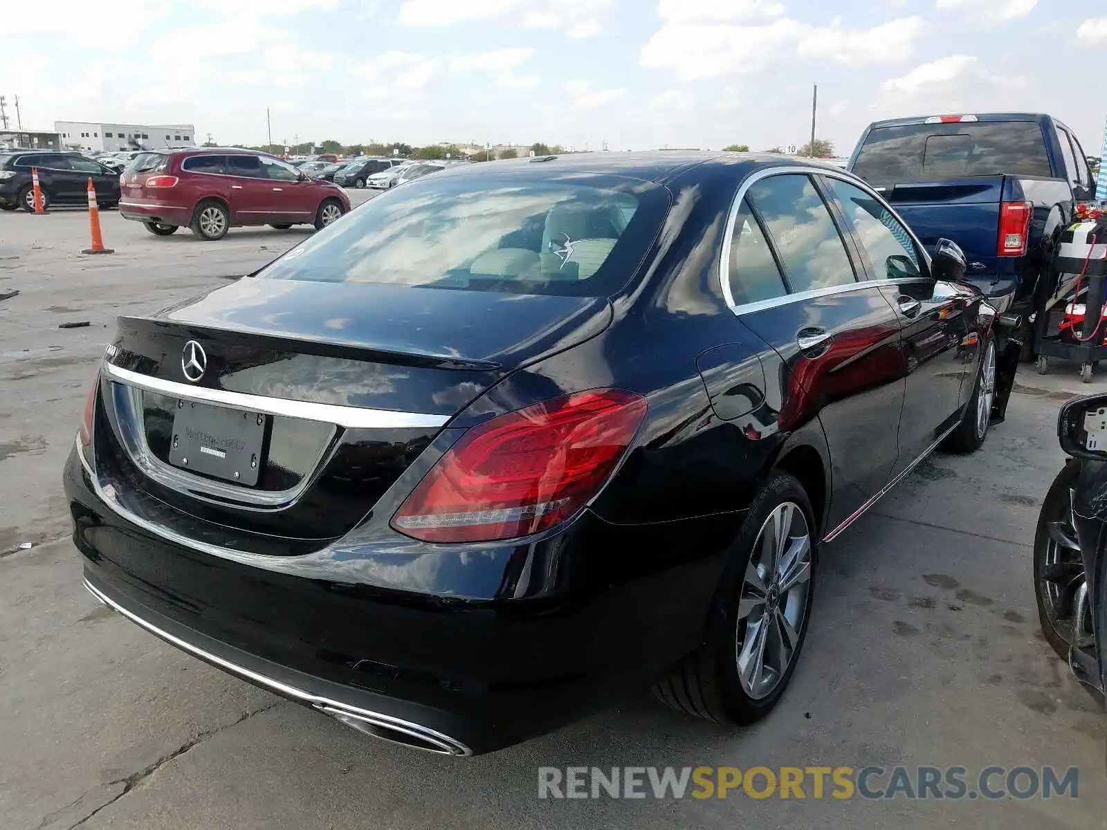 4 Photograph of a damaged car 55SWF8DB8KU307664 MERCEDES-BENZ C CLASS 2019