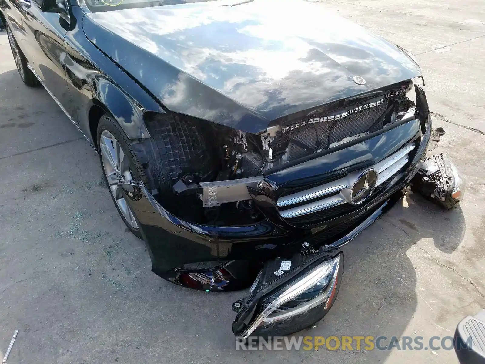 9 Photograph of a damaged car 55SWF8DB8KU307664 MERCEDES-BENZ C CLASS 2019