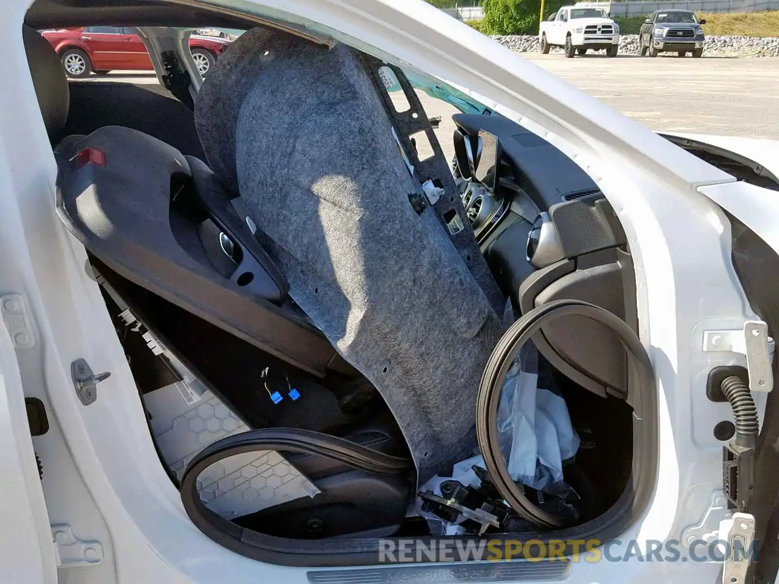 5 Photograph of a damaged car 55SWF8DB9KU284704 MERCEDES-BENZ C CLASS 2019