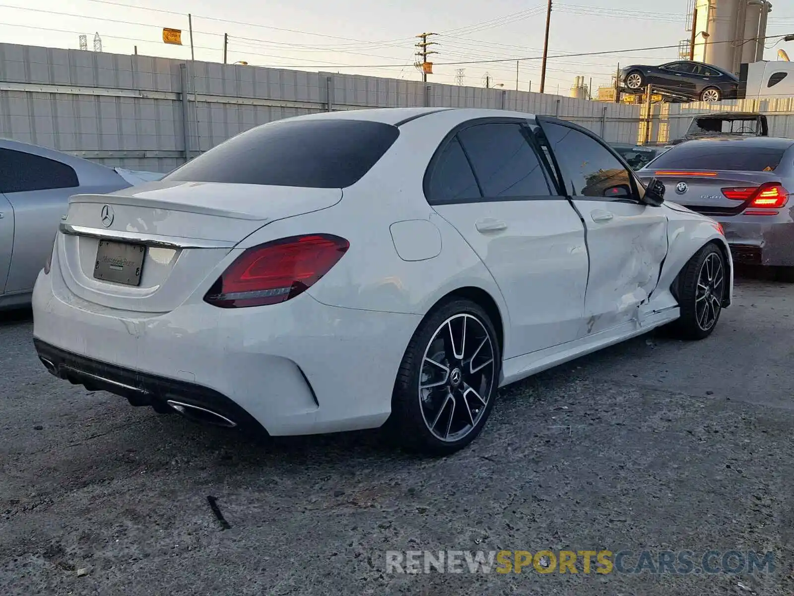 4 Photograph of a damaged car 55SWF8DB9KU297839 MERCEDES-BENZ C CLASS 2019