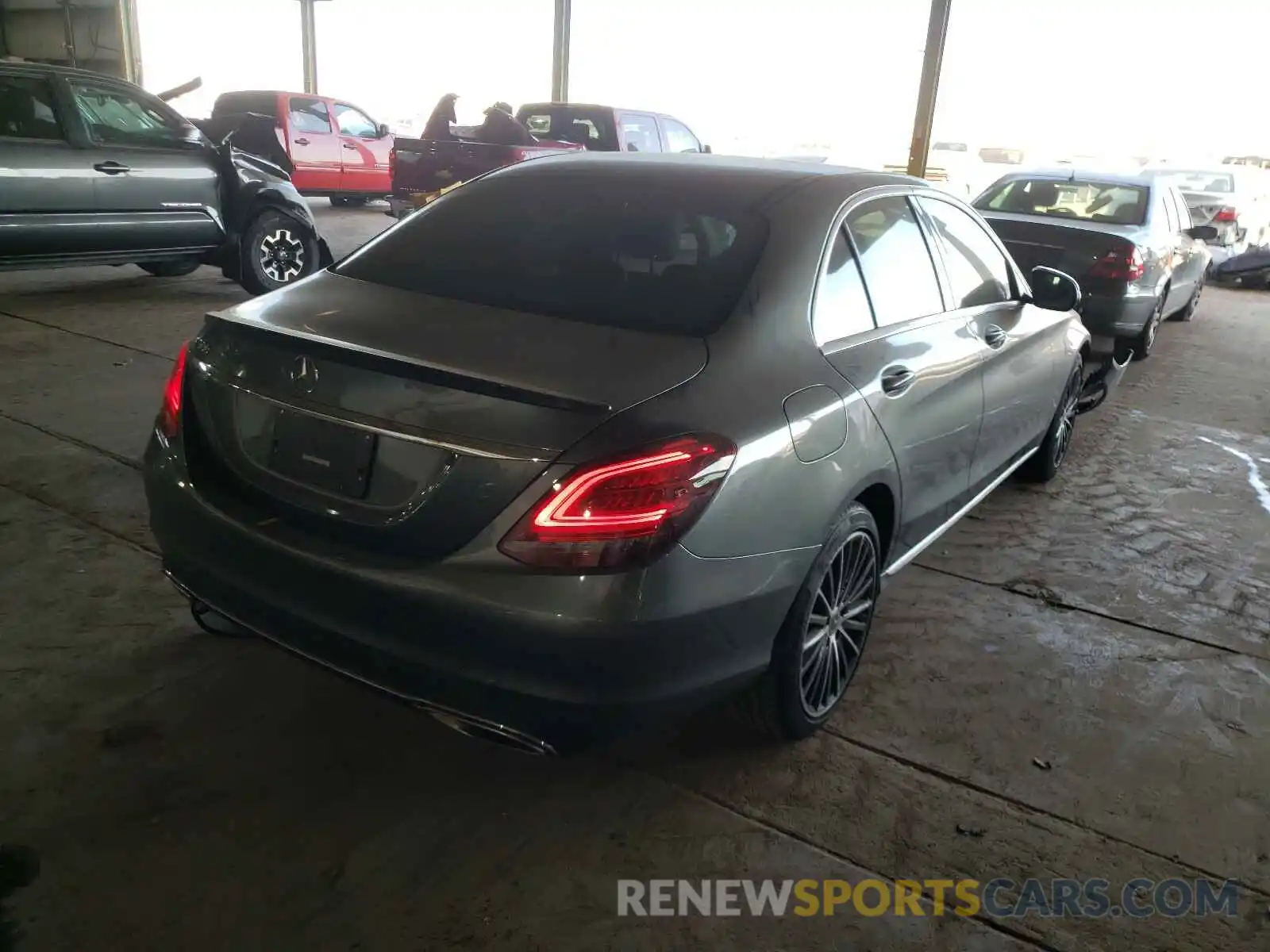 4 Photograph of a damaged car 55SWF8DB9KU298120 MERCEDES-BENZ C CLASS 2019