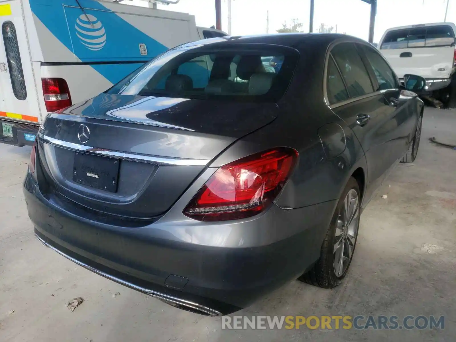 4 Photograph of a damaged car 55SWF8DB9KU302148 MERCEDES-BENZ C CLASS 2019