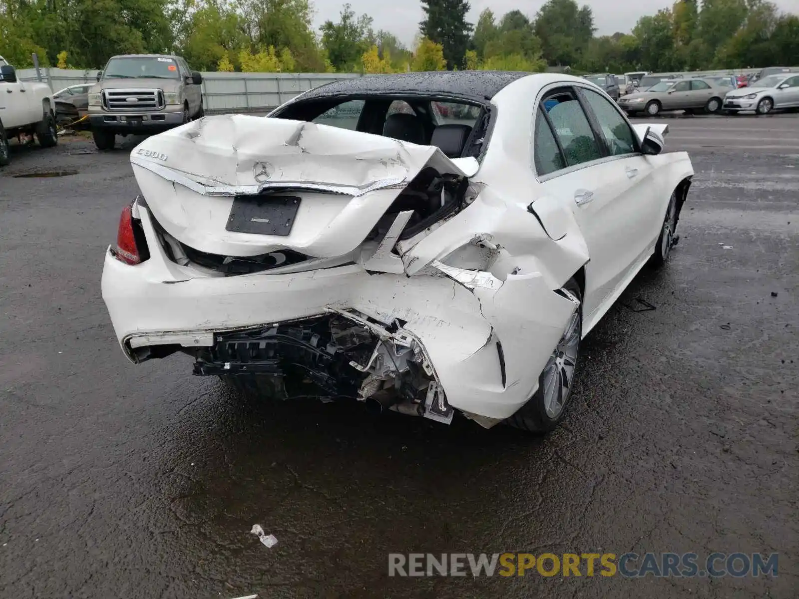 4 Photograph of a damaged car 55SWF8DB9KU302196 MERCEDES-BENZ C-CLASS 2019