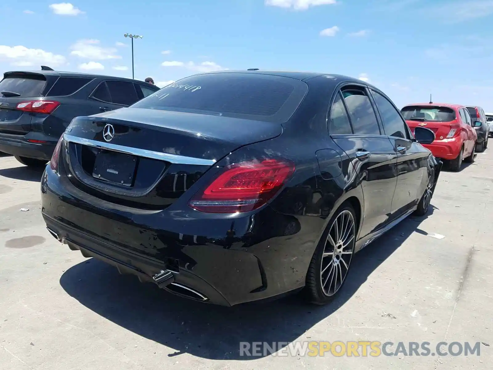 4 Photograph of a damaged car 55SWF8DB9KU302912 MERCEDES-BENZ C CLASS 2019