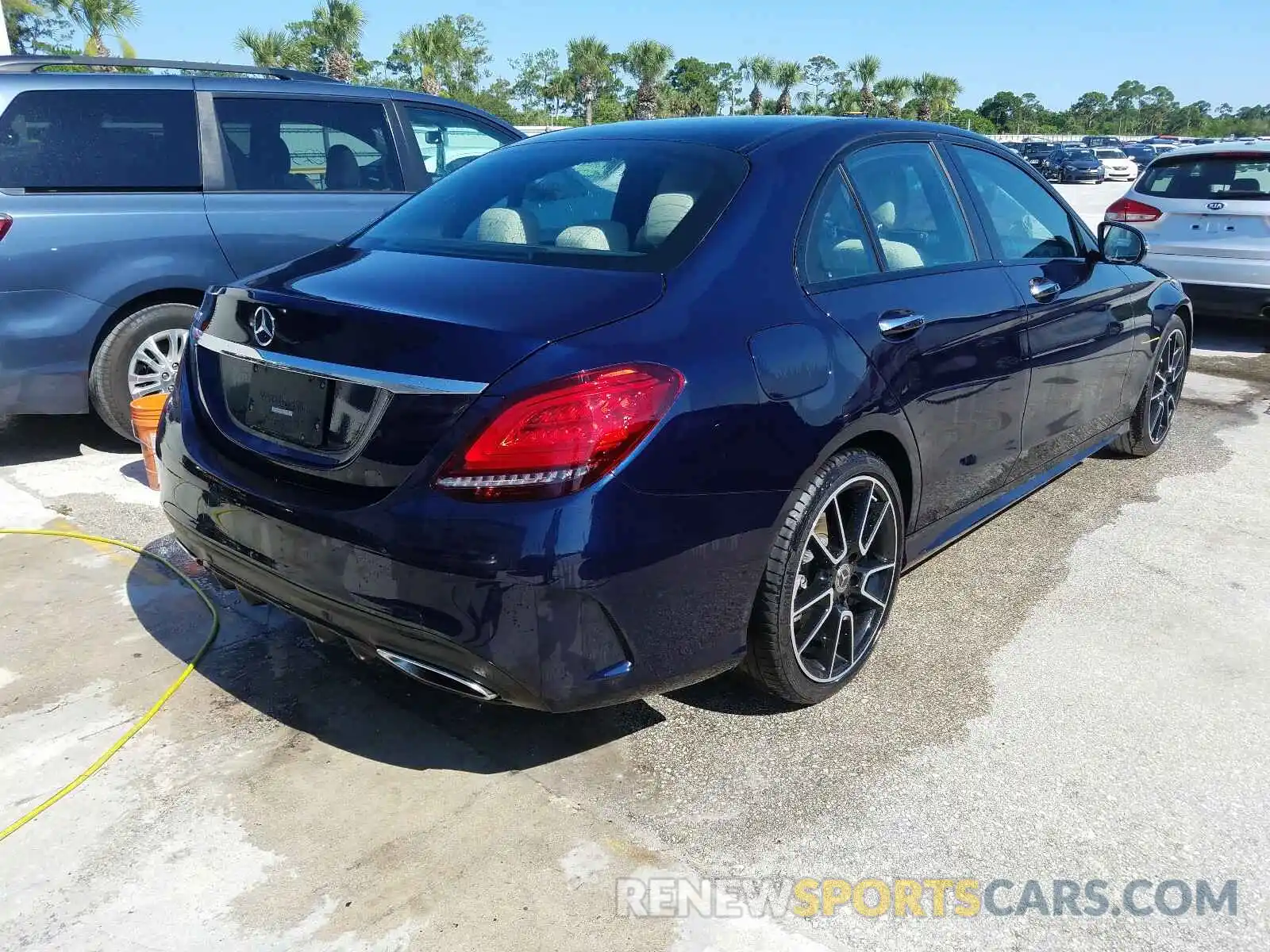 4 Photograph of a damaged car 55SWF8DB9KU314039 MERCEDES-BENZ C CLASS 2019