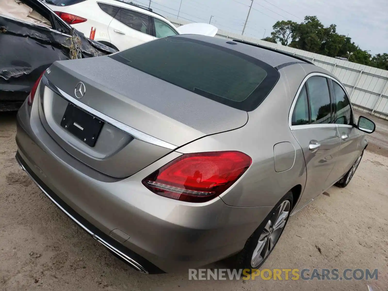 4 Photograph of a damaged car 55SWF8DBXKU289328 MERCEDES-BENZ C-CLASS 2019