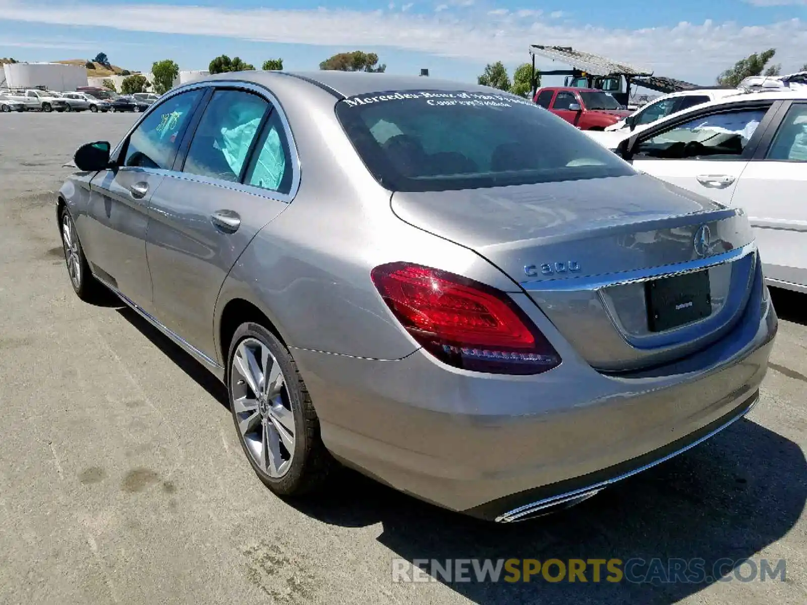 3 Photograph of a damaged car 55SWF8DBXKU292553 MERCEDES-BENZ C CLASS 2019