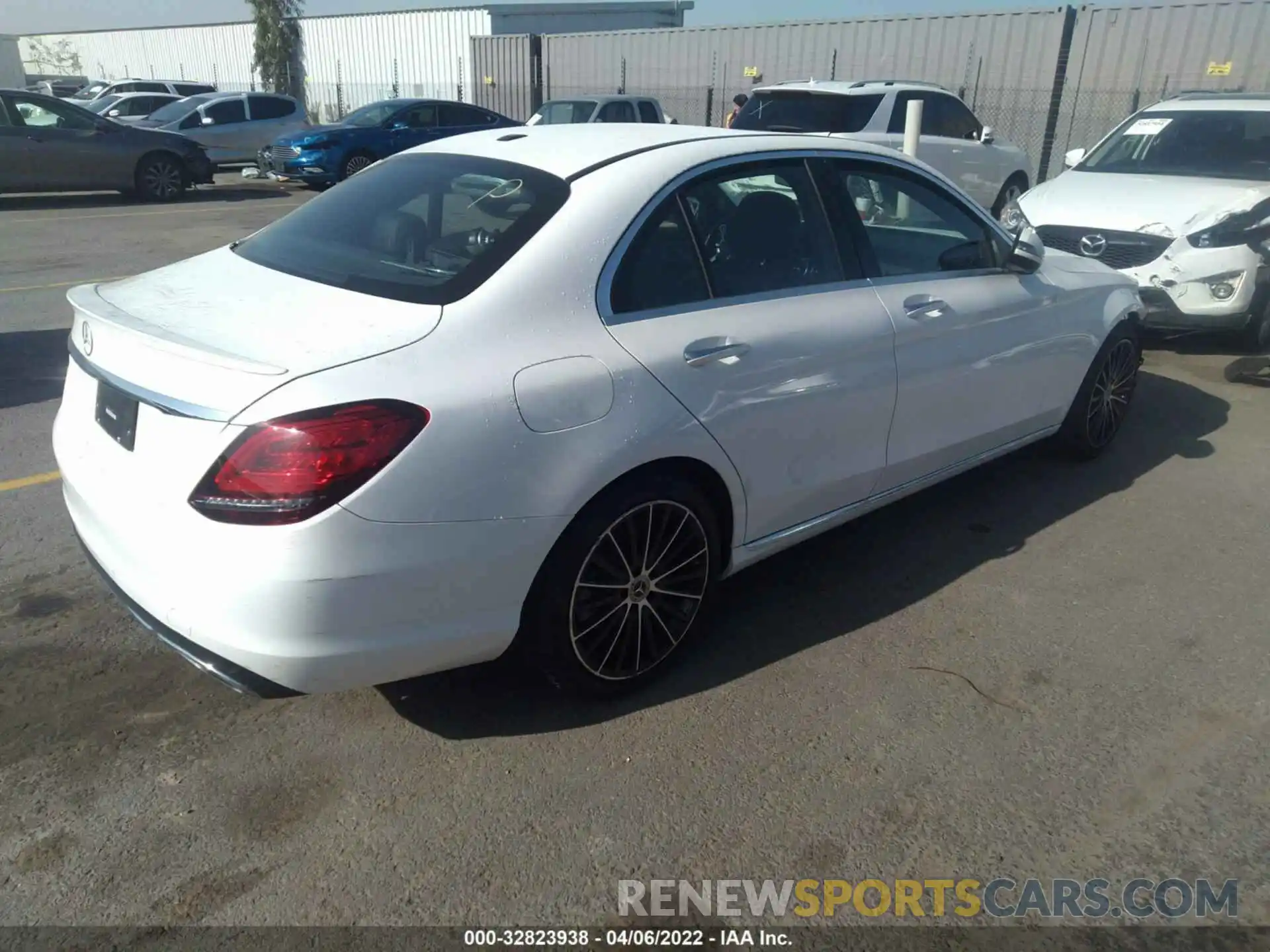 4 Photograph of a damaged car 55SWF8DBXKU294142 MERCEDES-BENZ C-CLASS 2019