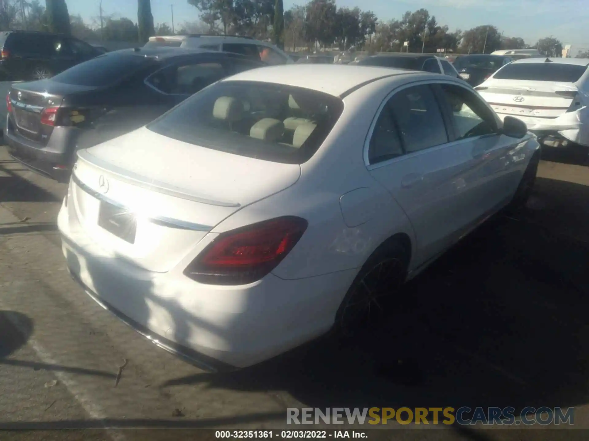 4 Photograph of a damaged car 55SWF8DBXKU299664 MERCEDES-BENZ C-CLASS 2019