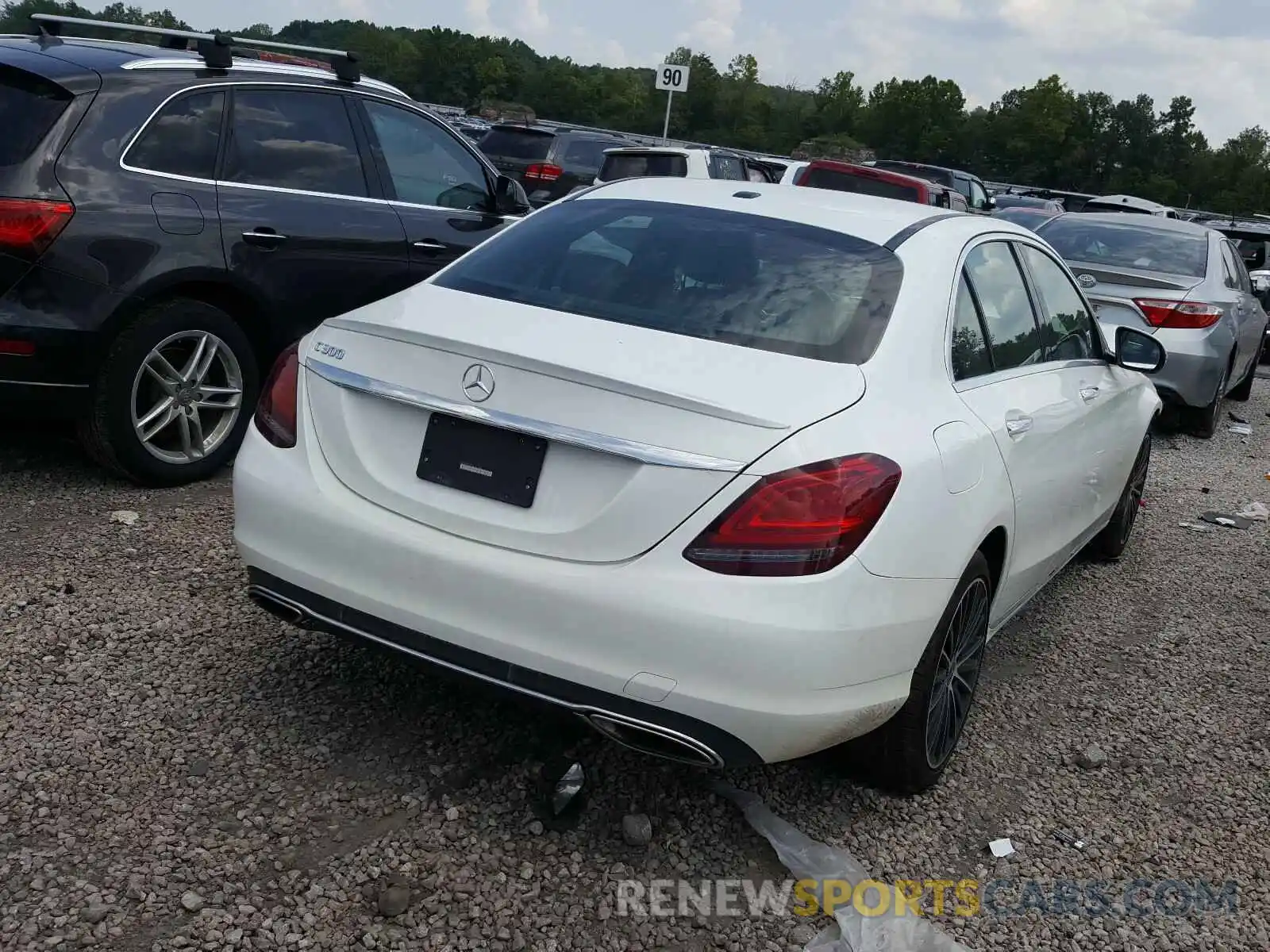 4 Photograph of a damaged car 55SWF8DBXKU311425 MERCEDES-BENZ C CLASS 2019